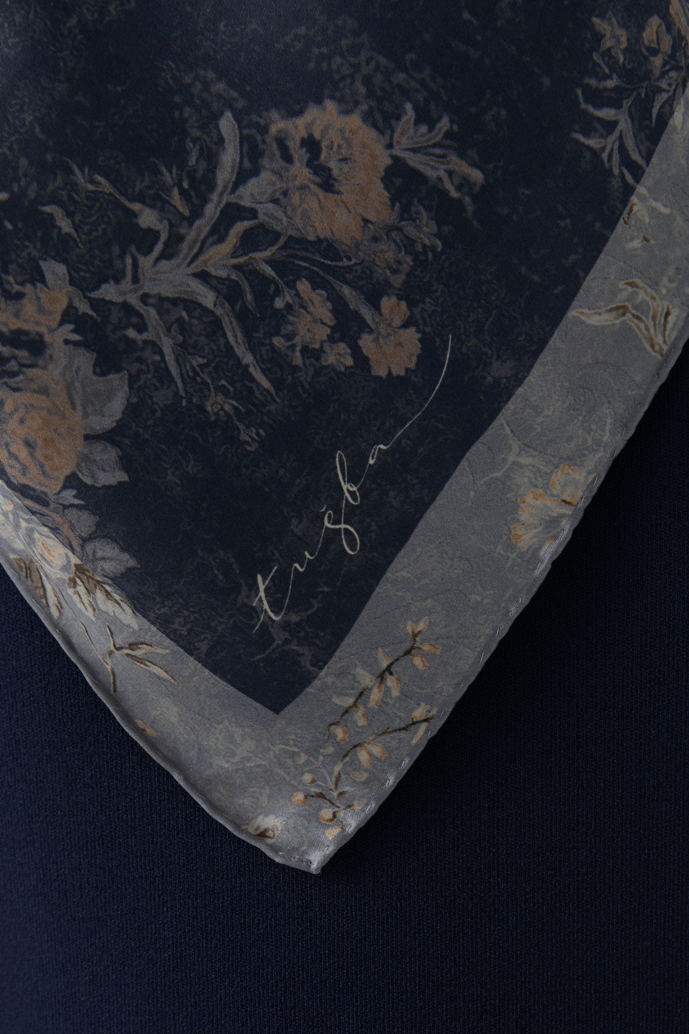 Güzide Sura İpek Eşarp - İndigo TUGBA