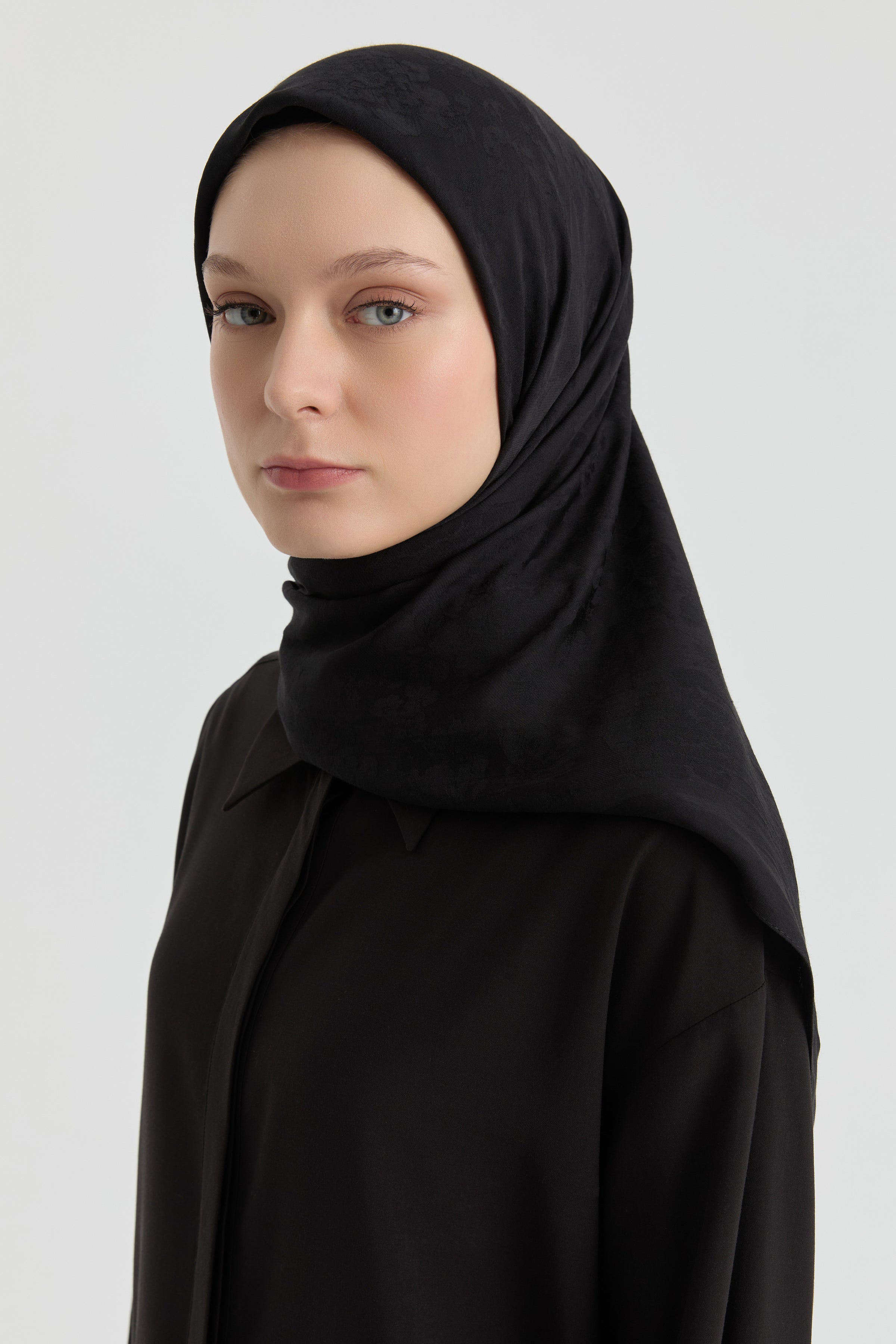 Roza Jakar Eşarp - Siyah TUGBA