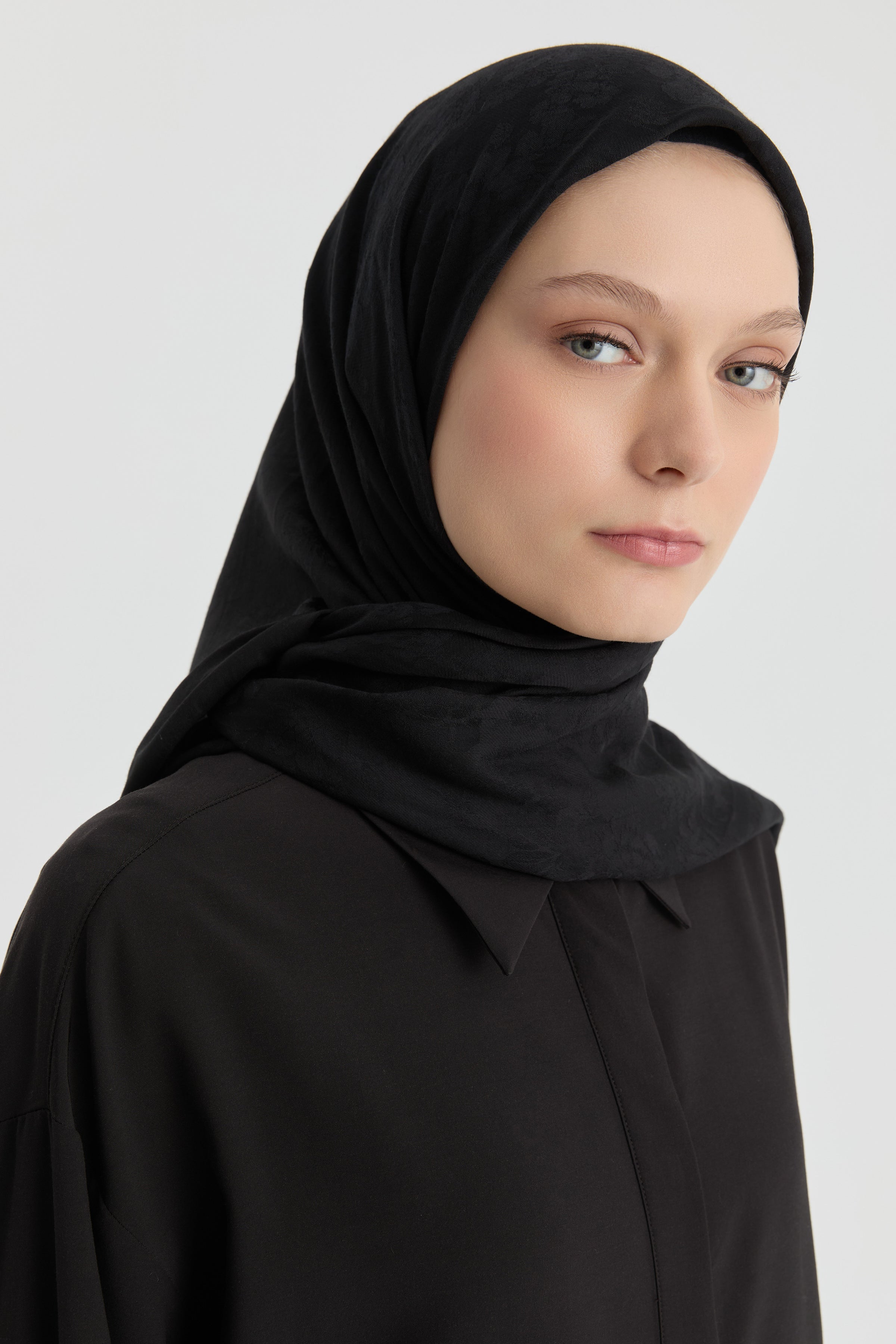 Roza Jakar Eşarp - Siyah TUGBA