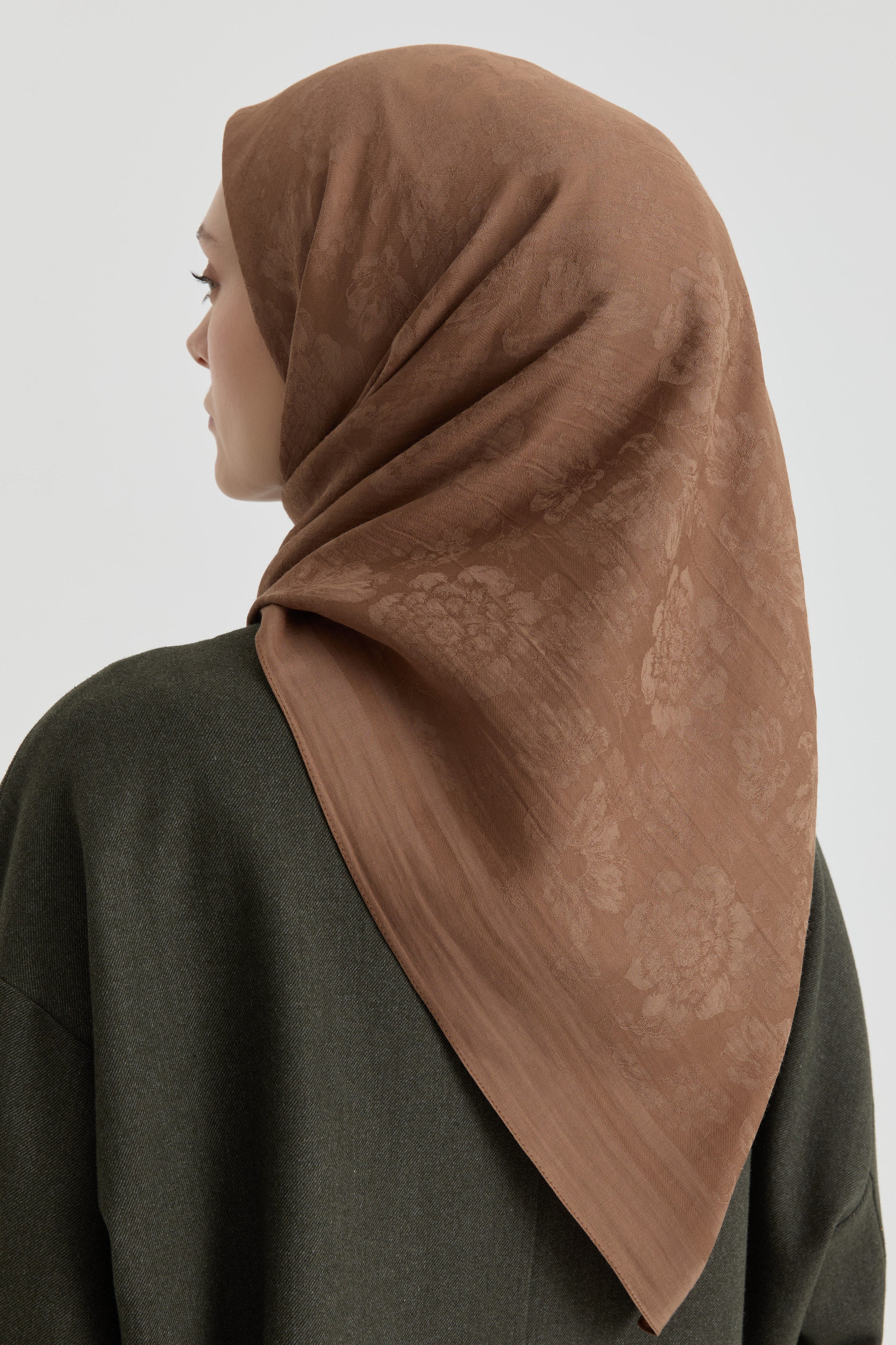 Roza Jakar Eşarp - Açık Kahve TUGBA