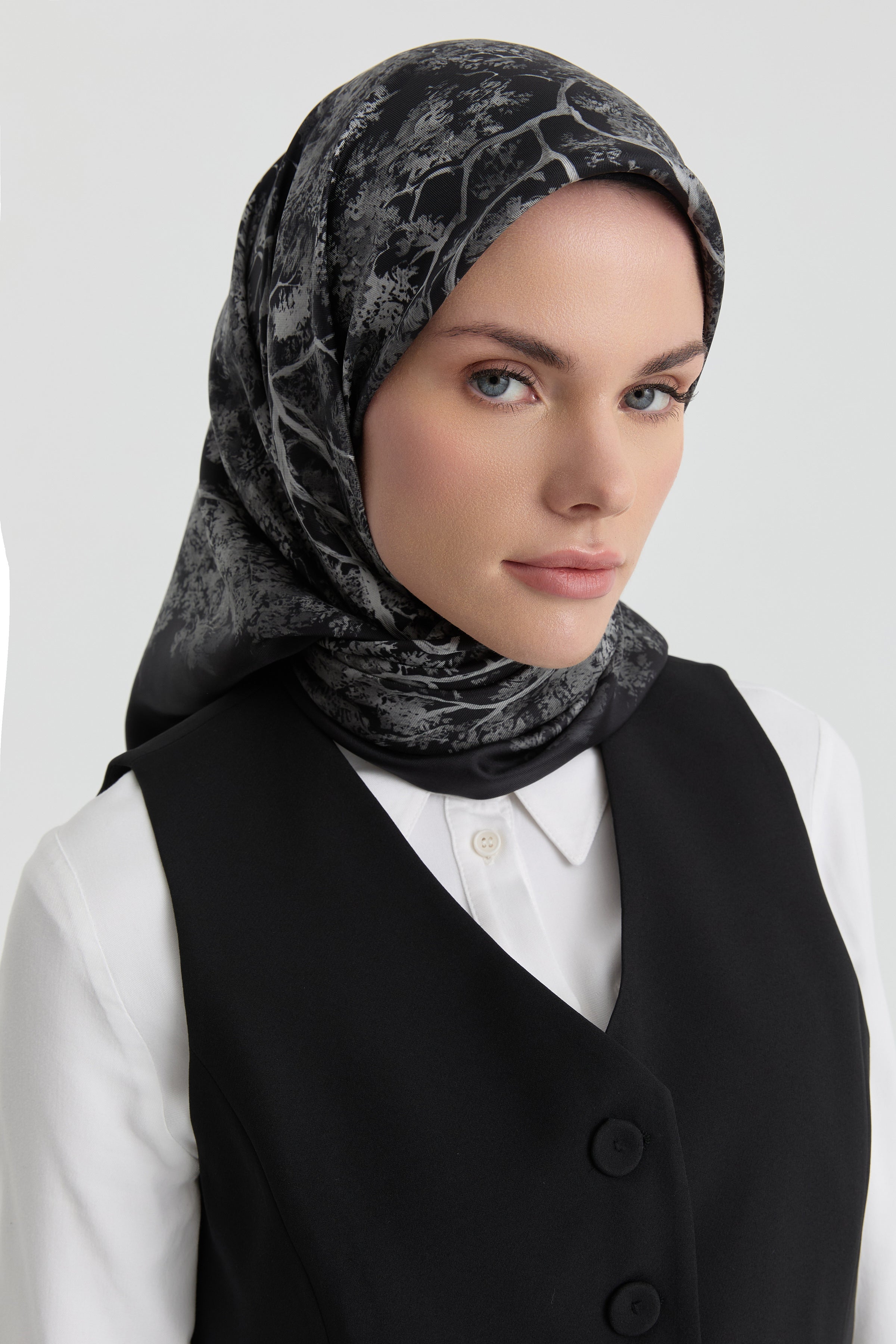 Belva Twill İpek Eşarp - Siyah TUGBA