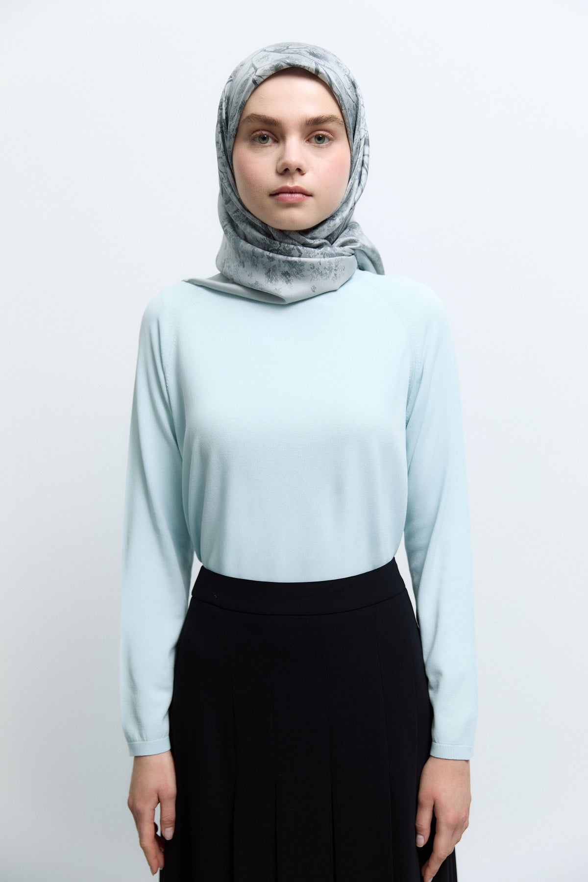 Belva Twill İpek Eşarp - Gümüş TUĞBA