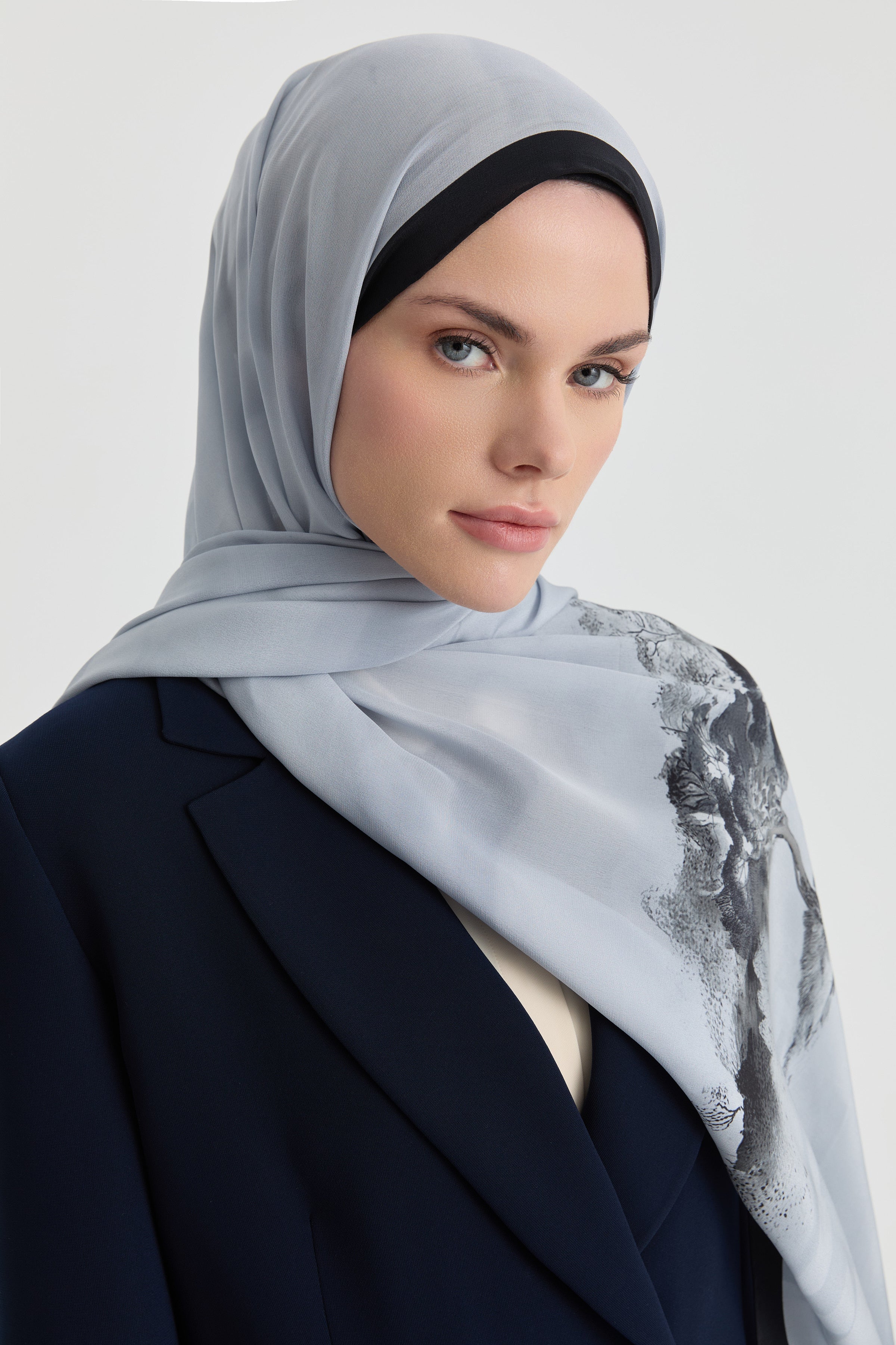 Maren Krep İpek Şal - Lacivert TUGBA