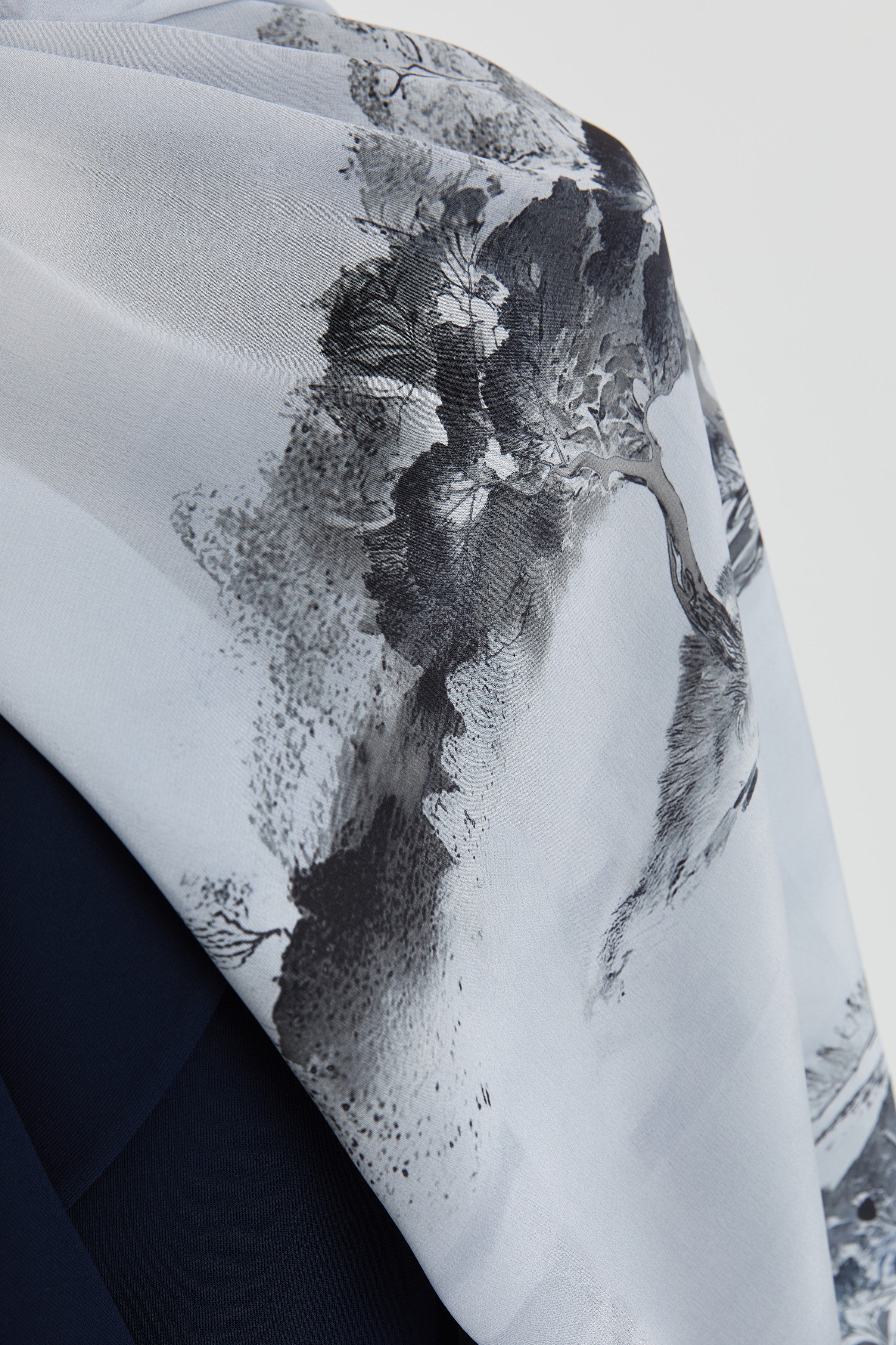 Maren Krep İpek Şal - Lacivert TUGBA