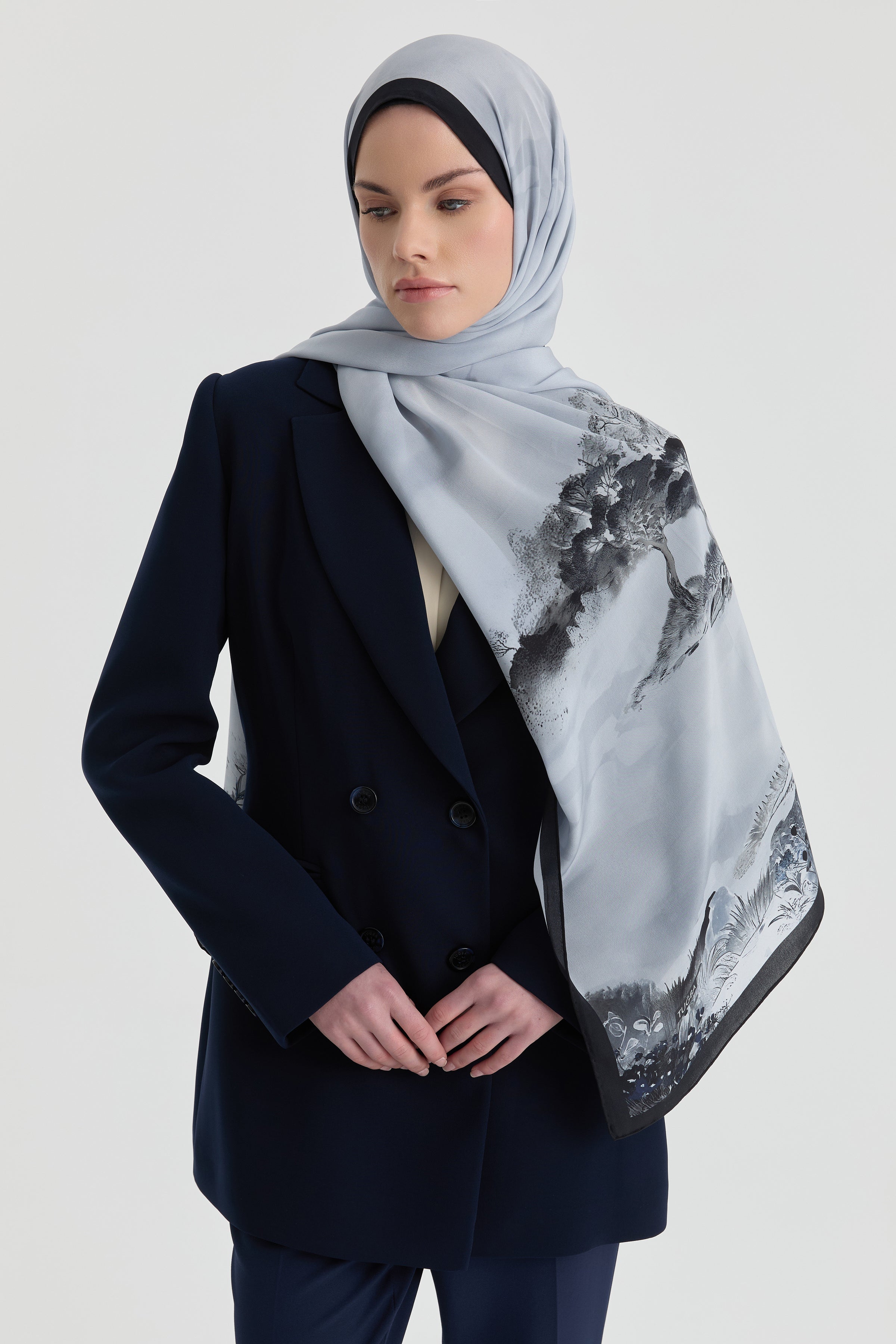 Maren Krep İpek Şal - Lacivert TUGBA