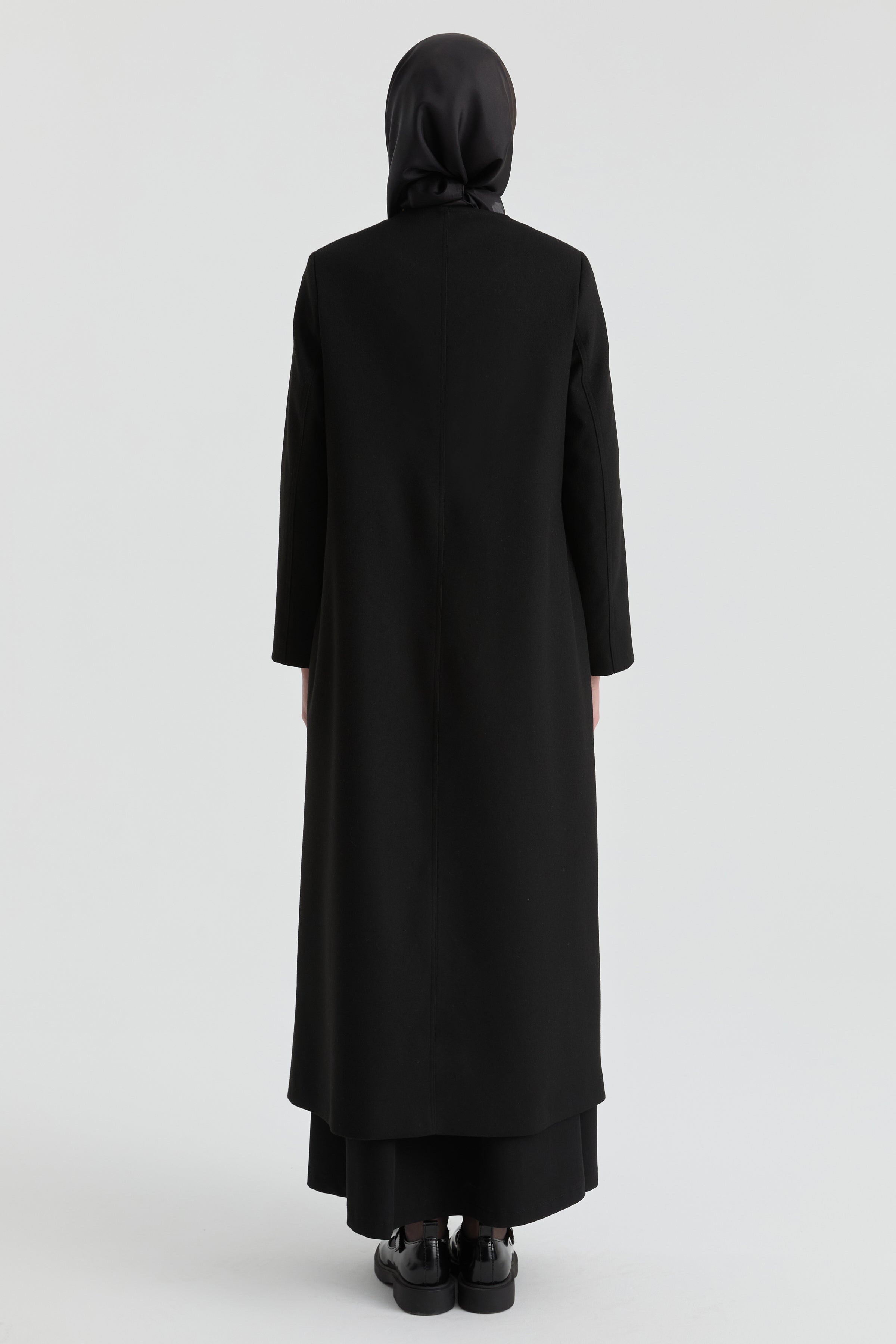 Gizli Pat Düğmeli Basic Manto - Siyah TUGBA