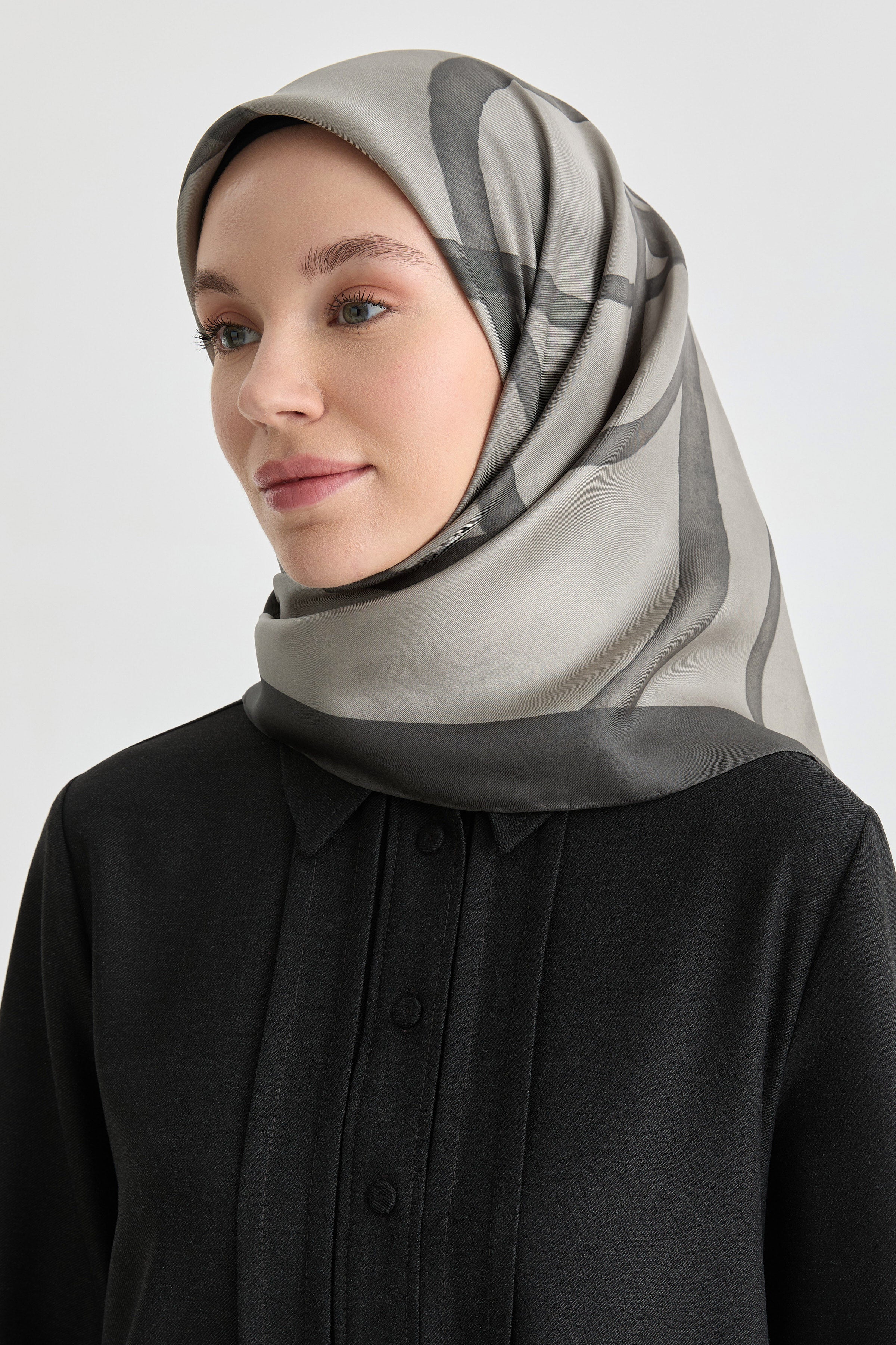 İnhina Twill Silk Scarf – TUĞBA