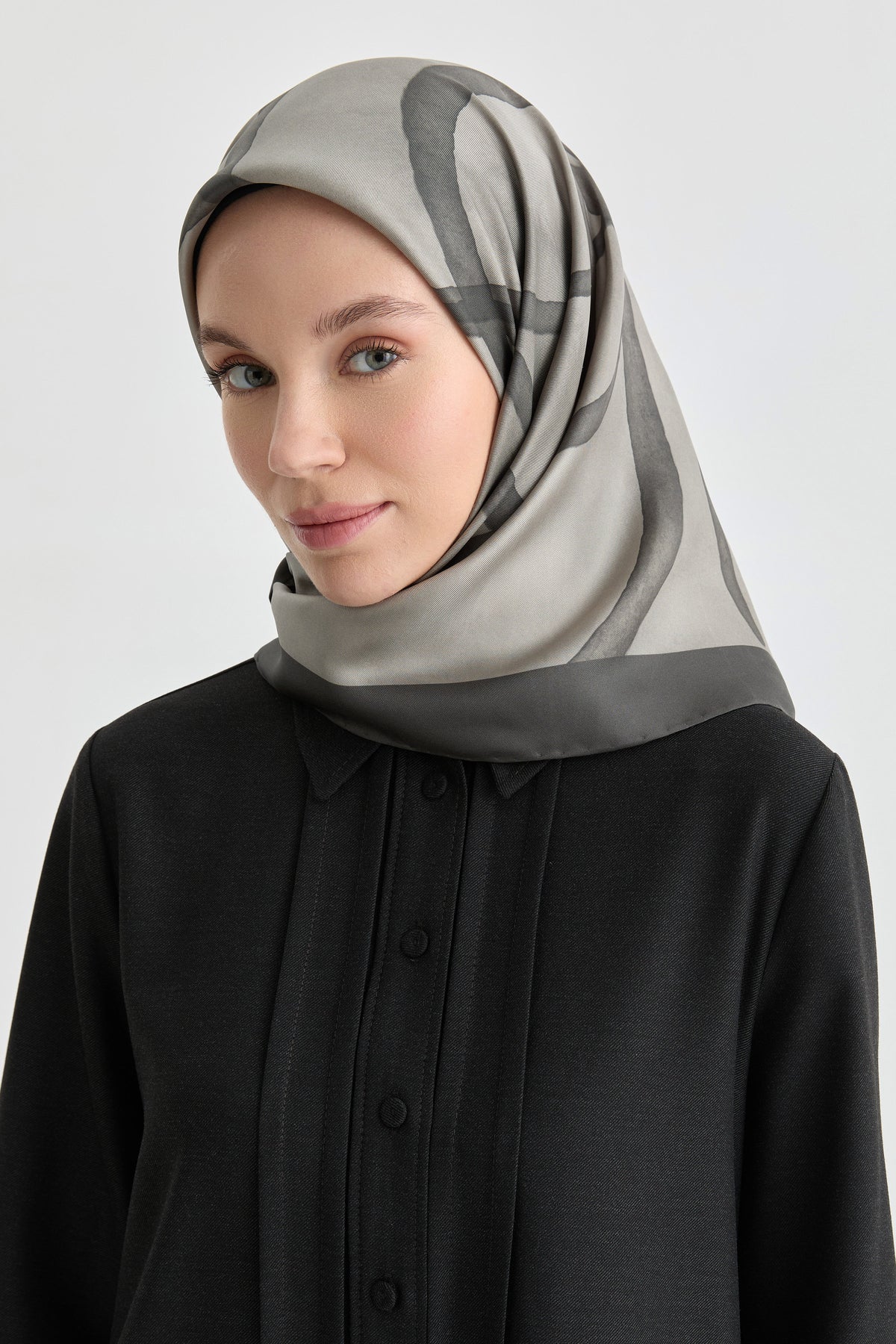 İnhina Twill İpek Eşarp - Gri TUGBA