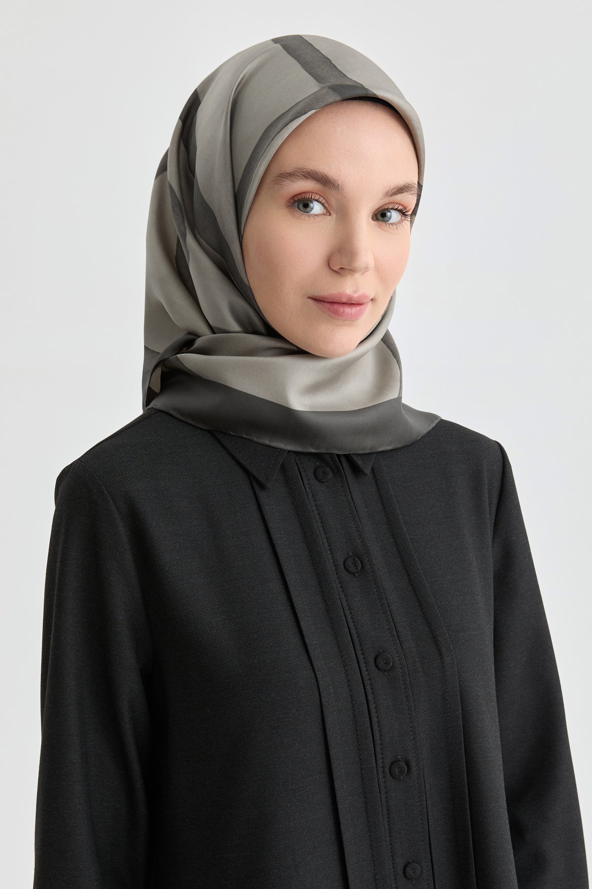 İnhina Twill İpek Eşarp - Gri TUGBA