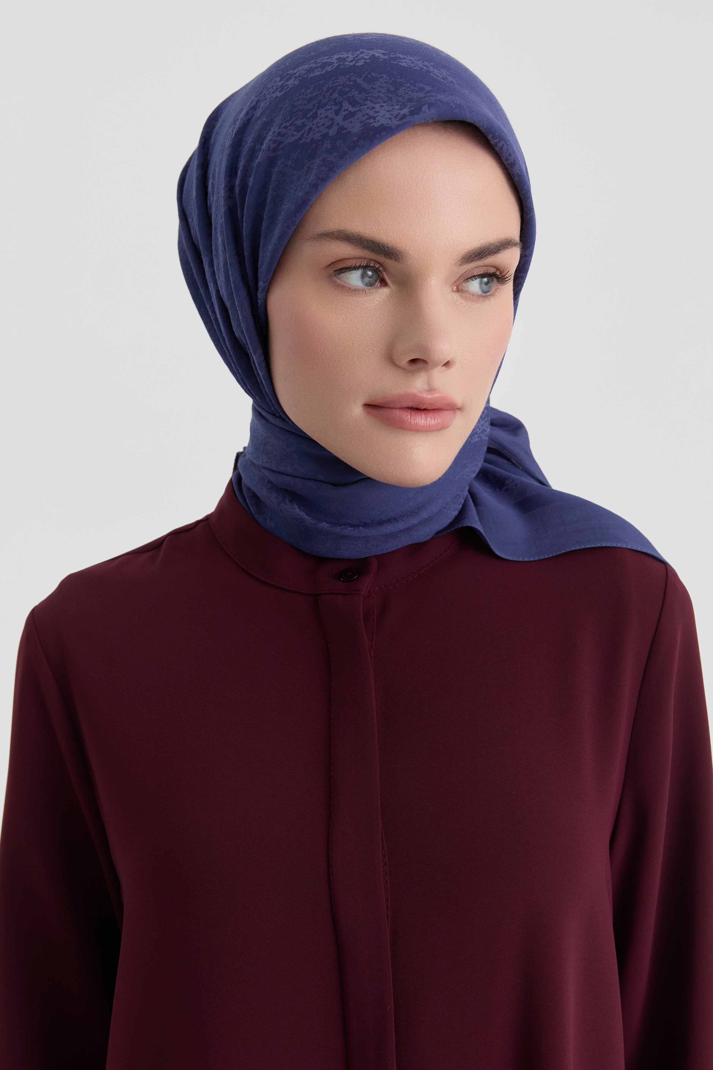 Efsun Jakar Eşarp - İndigo TUGBA