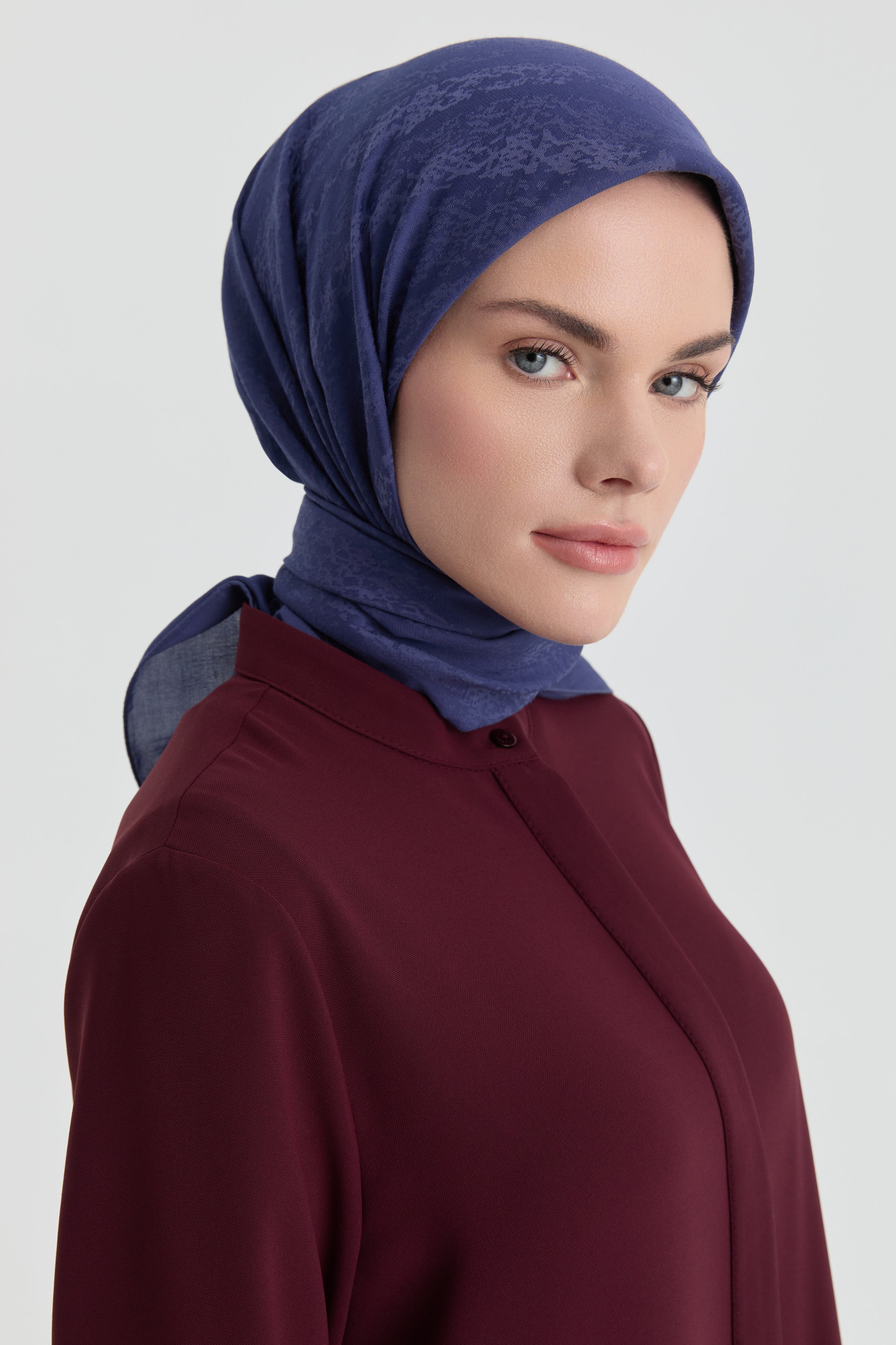 Efsun Jakar Eşarp - İndigo TUGBA