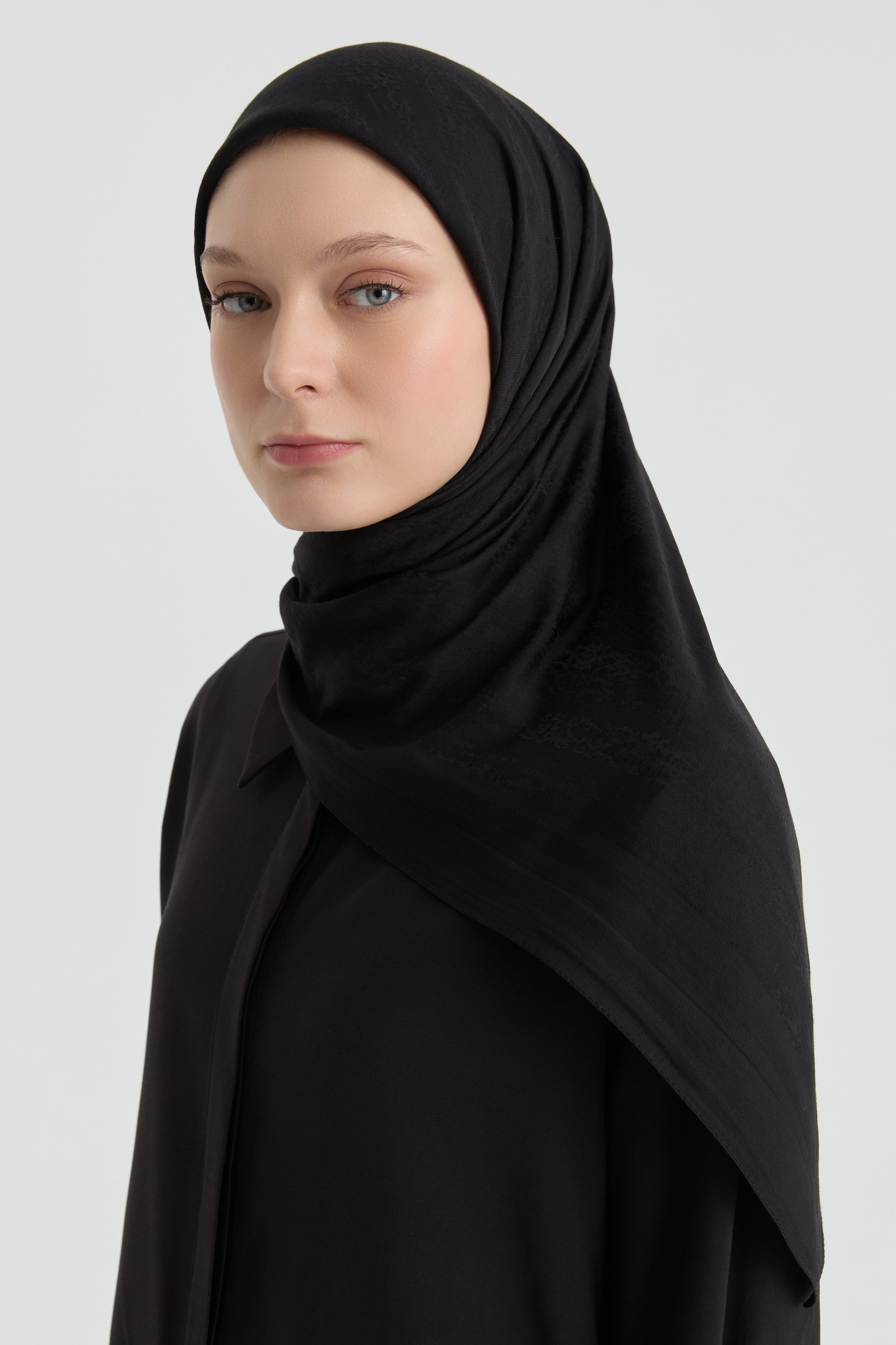 Efsun Jakar Eşarp - Siyah TUGBA