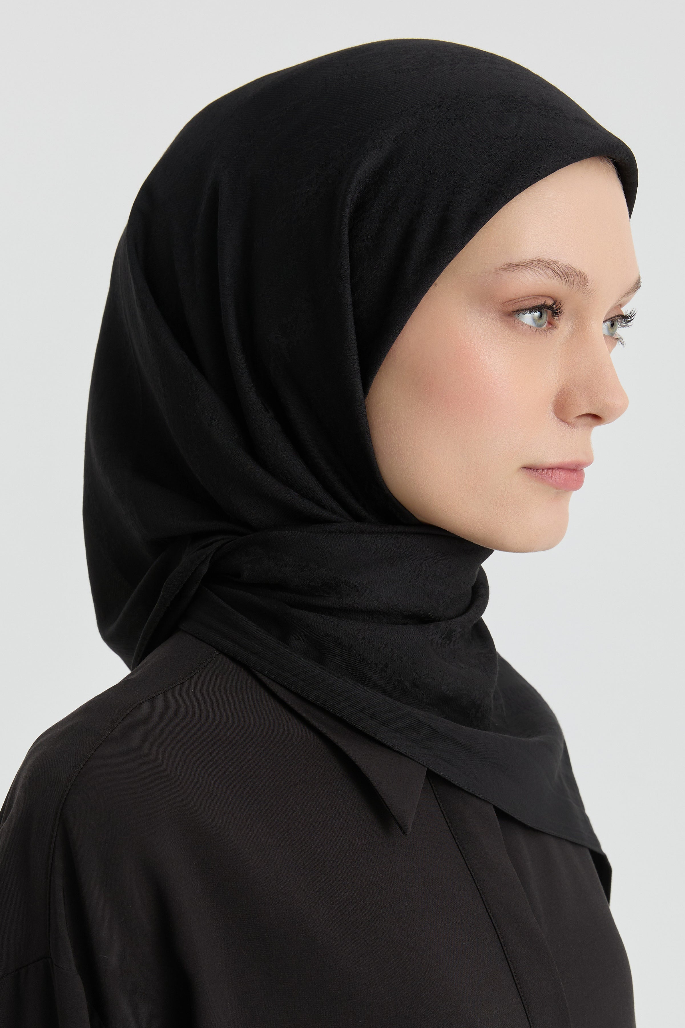 Efsun Jakar Eşarp - Siyah TUGBA