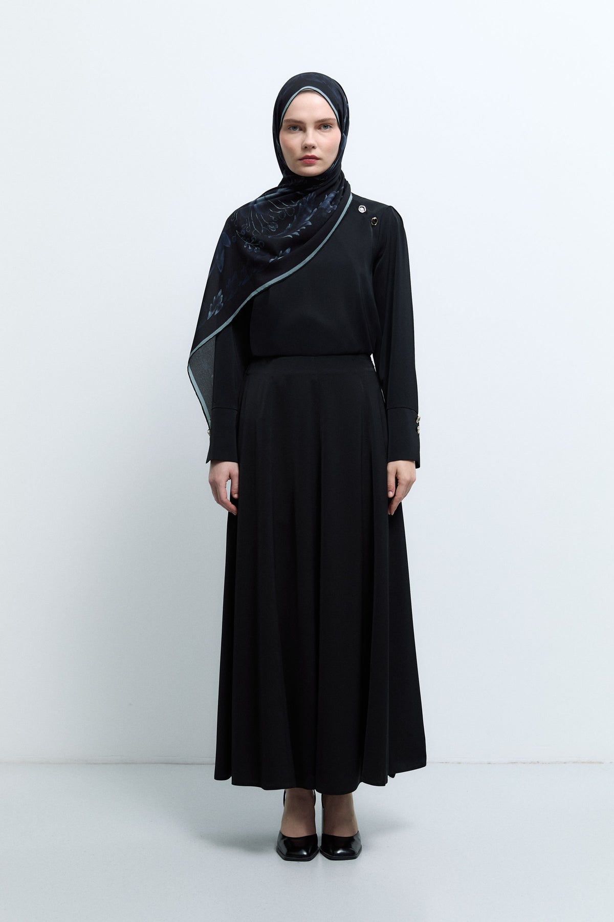 Side Flowy Pleated Skirt - Black