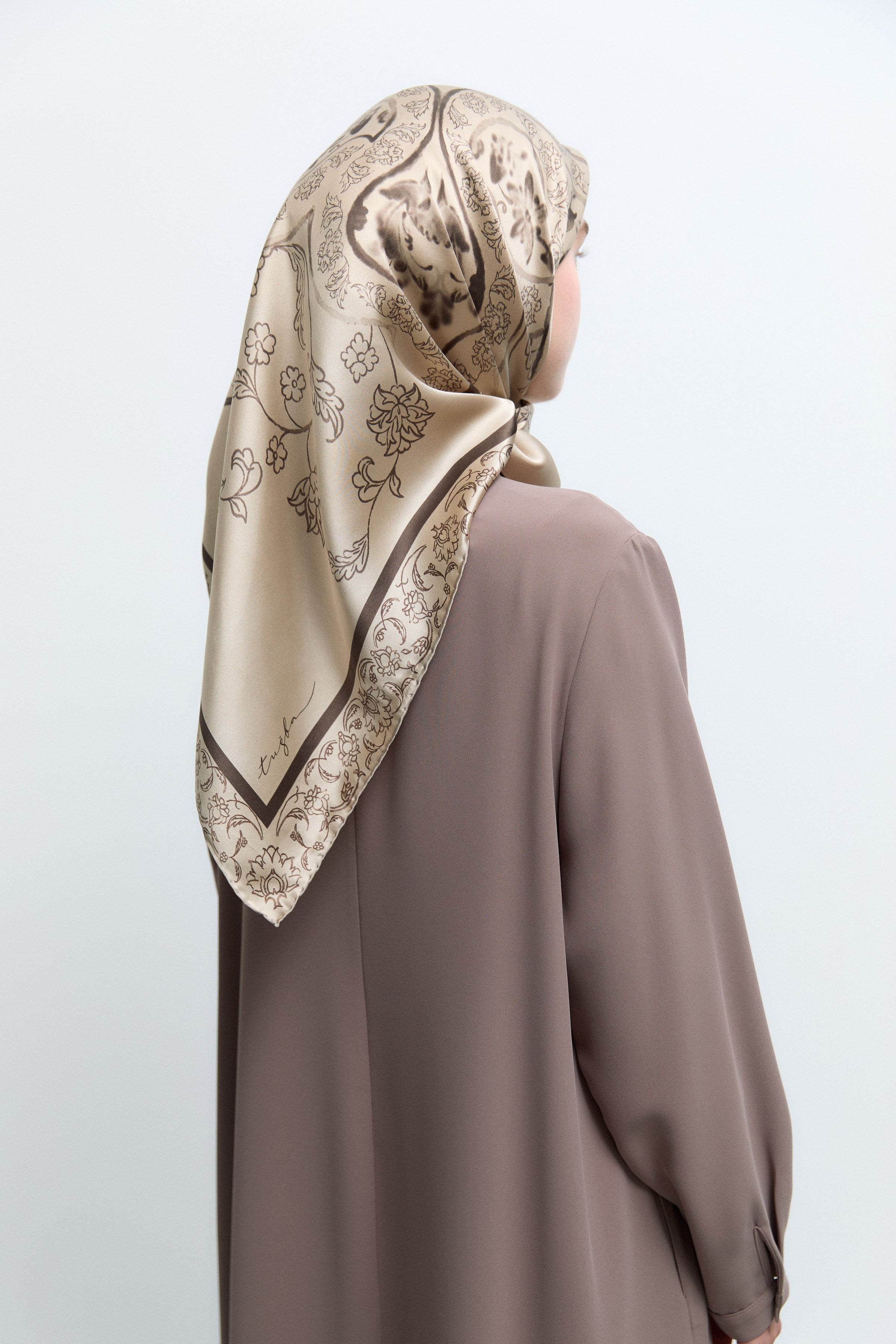 Hatai Satin Silk Scarf – TUĞBA