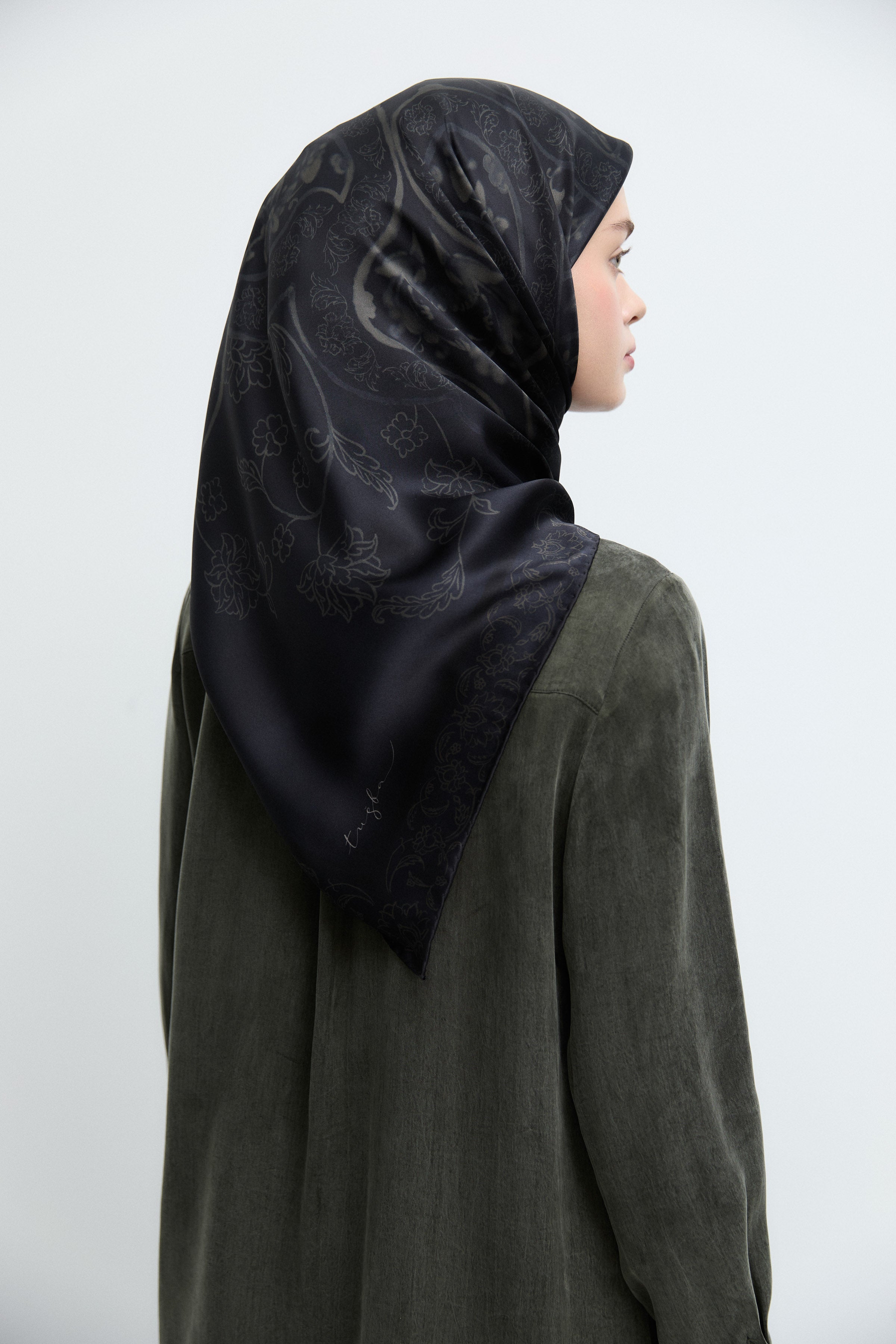 Hatai Satin Silk Scarf – TUĞBA