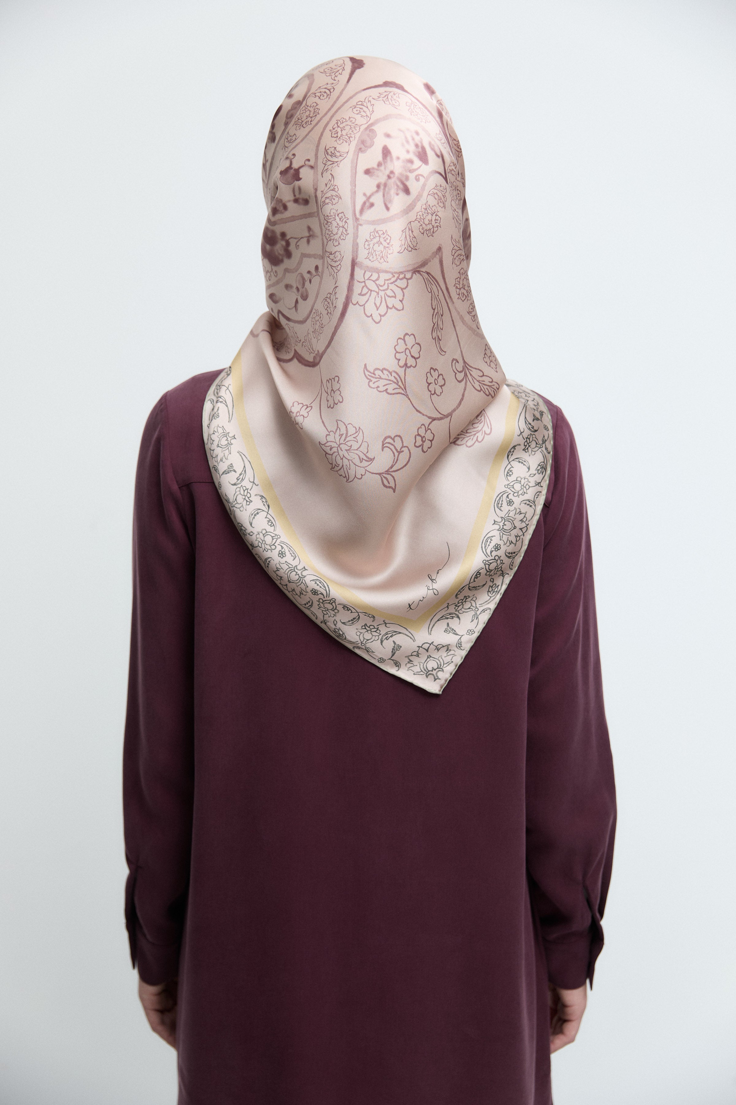 Hatai Satin Silk Scarf – TUĞBA