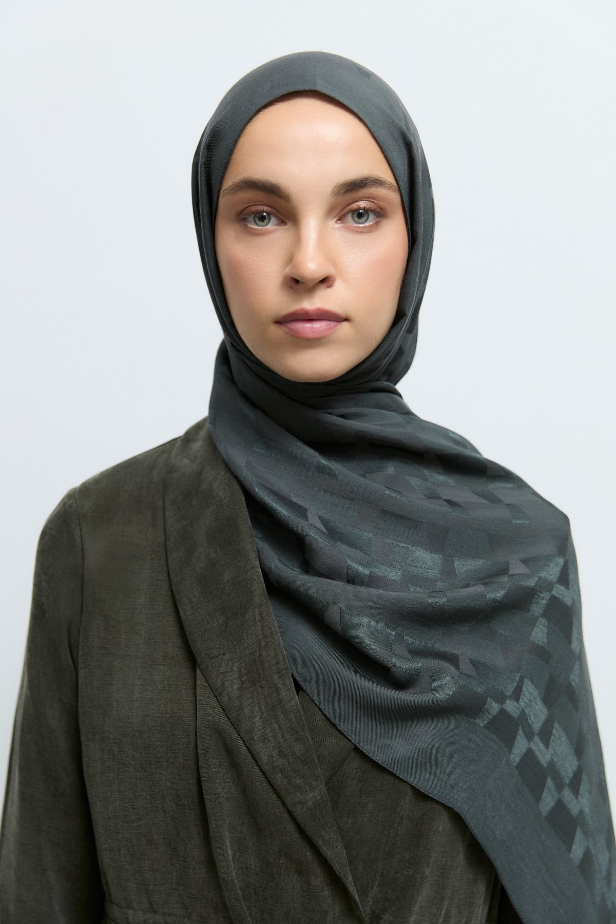 Büge Lyocell Blend Jacquard Natural Shawl - Anthracite
