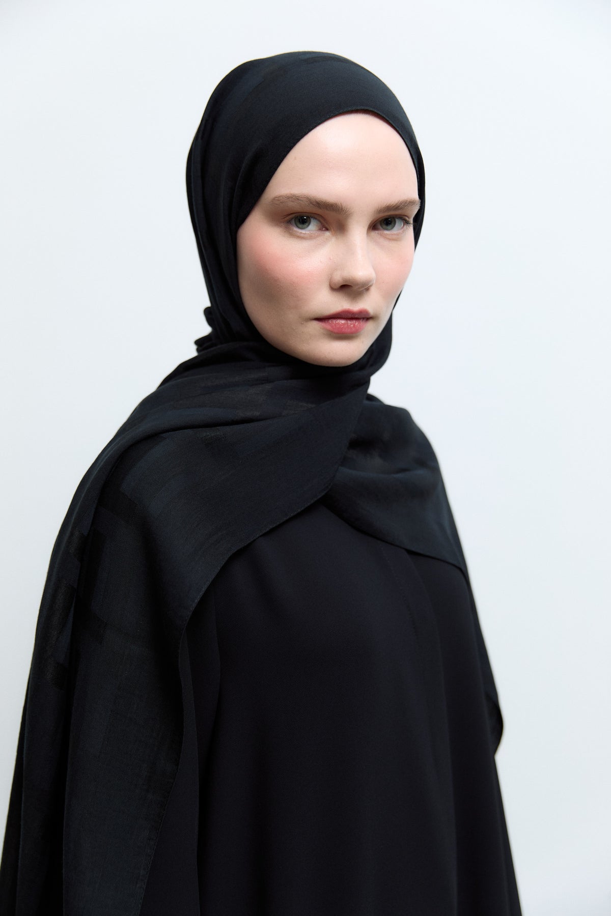 Tuğba Monogram Natural Jakar Şal - Siyah TUĞBA