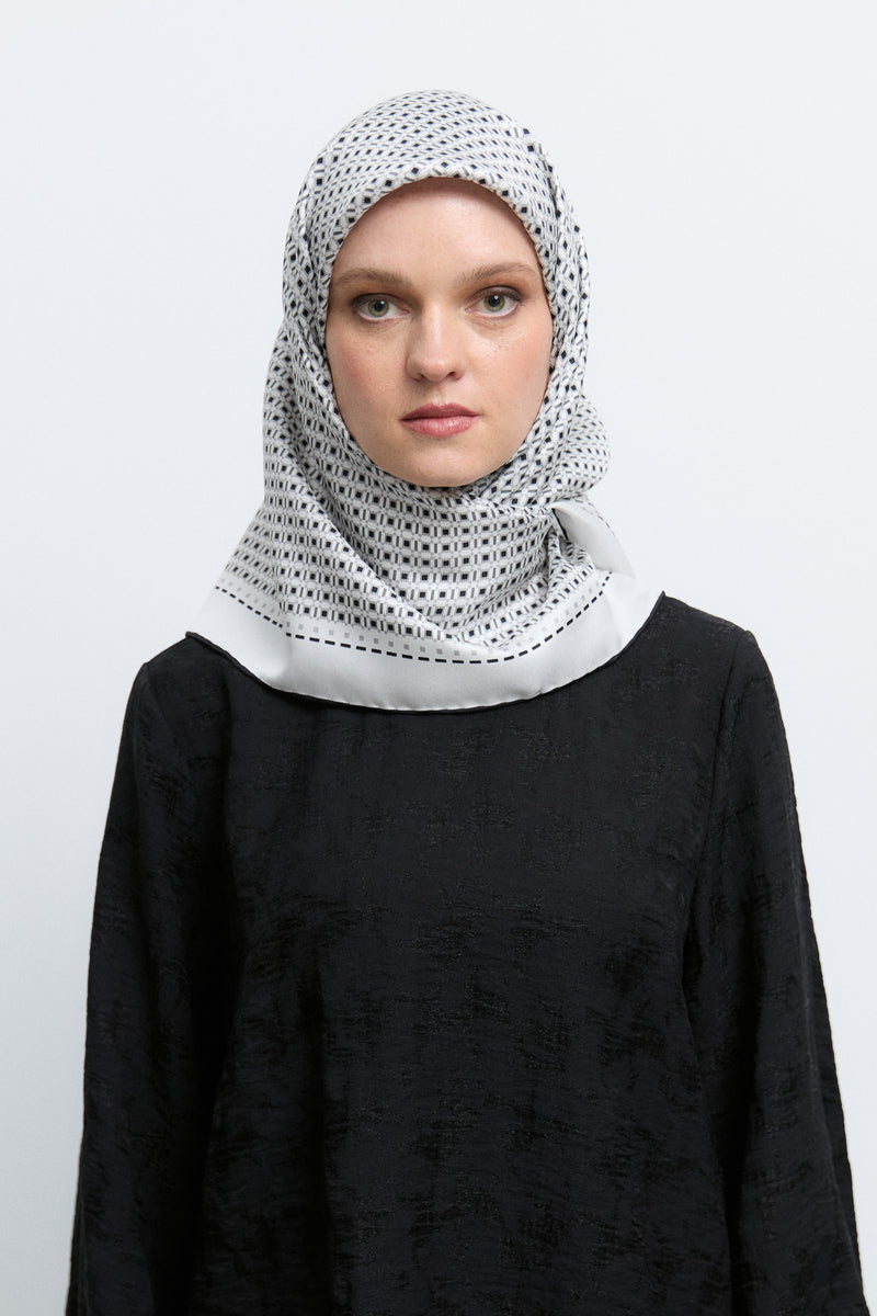 Arya %100 İpek Eşarp - Siyah - Beyaz TUĞBA