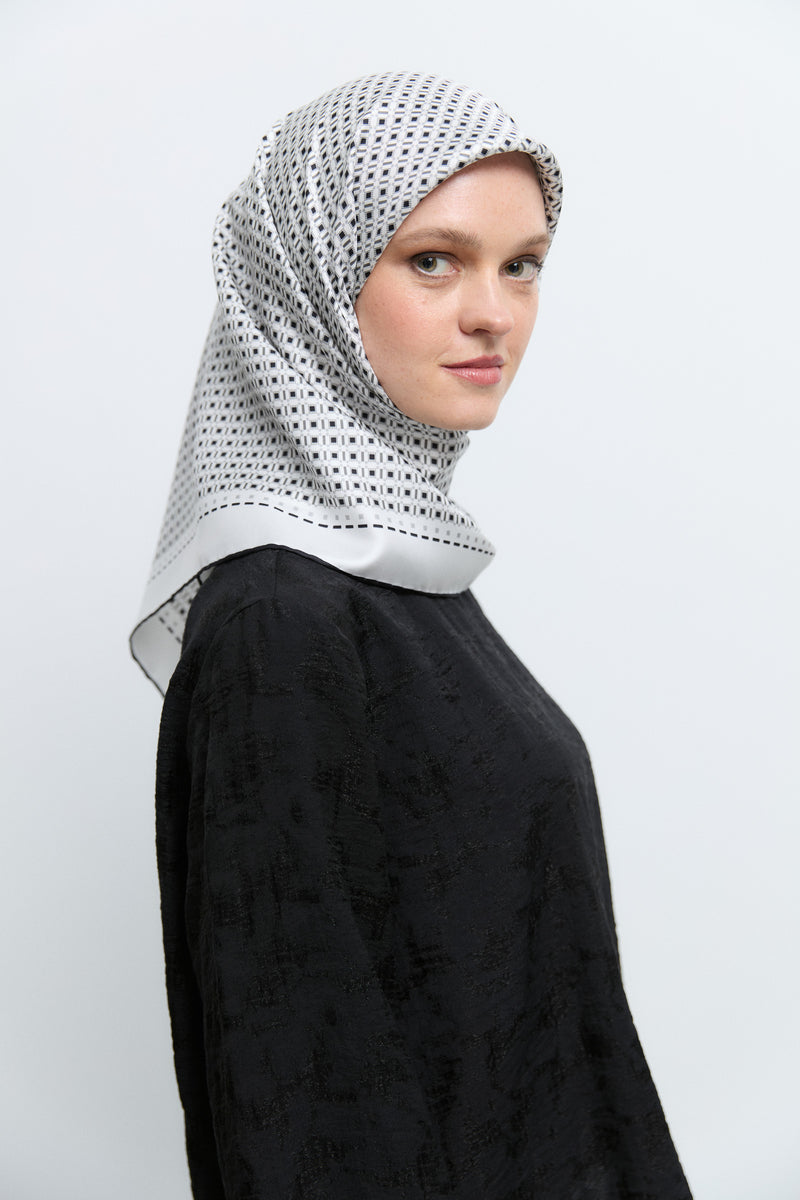 Arya %100 İpek Eşarp - Siyah - Beyaz TUĞBA