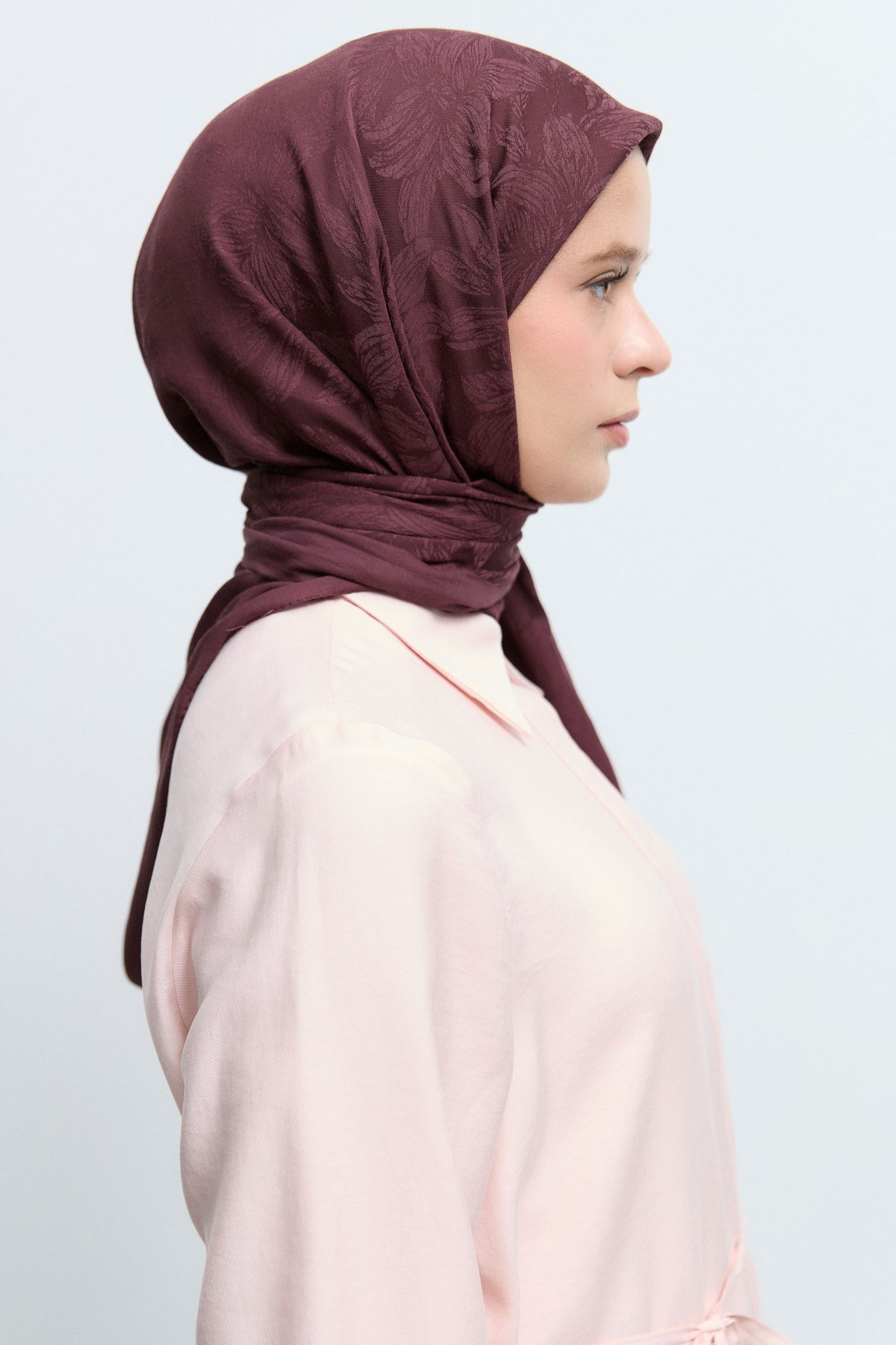 Açelya Pamuk Karışımlı Jakarlı Natural Eşarp - Mürdüm TUĞBA