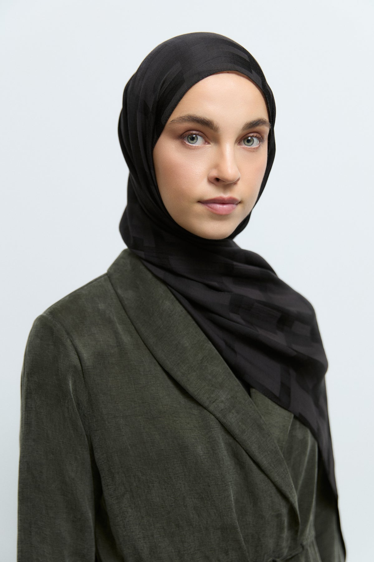 Monogram Floş Viskon Karışım Jakarlı Natural Şal - Siyah TUĞBA