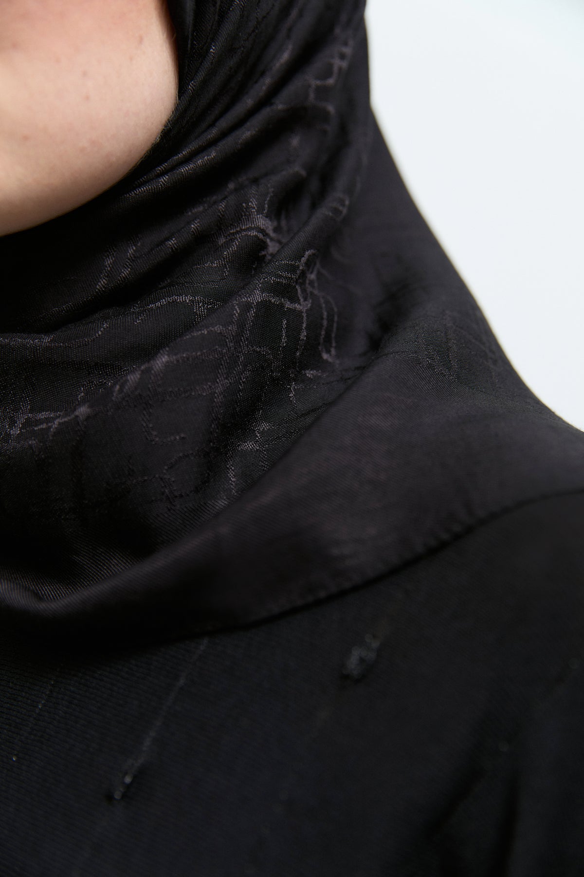 Monogram Lyocell Karışımlı Jakarlı Natural Eşarp - Siyah TUĞBA