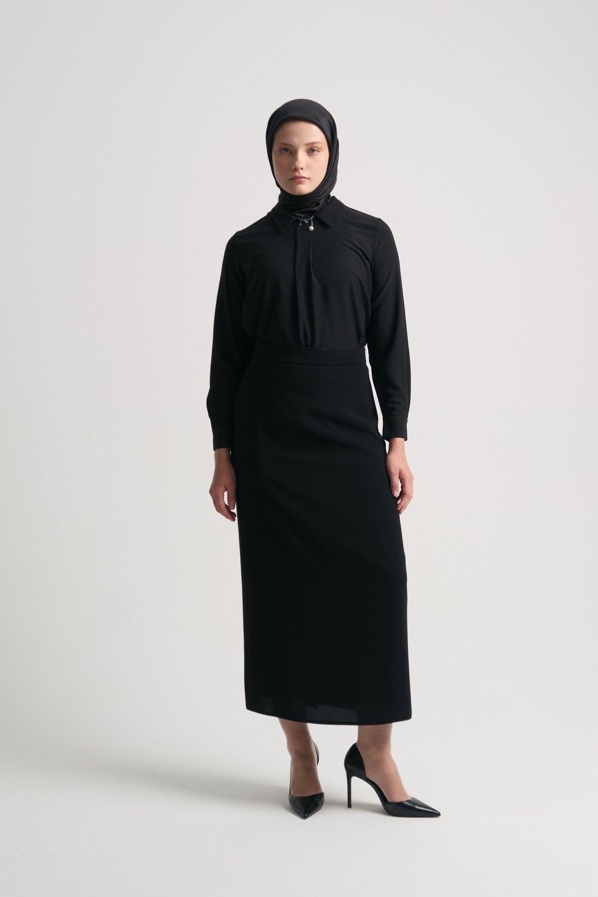 Slit Detail Skirt - Black