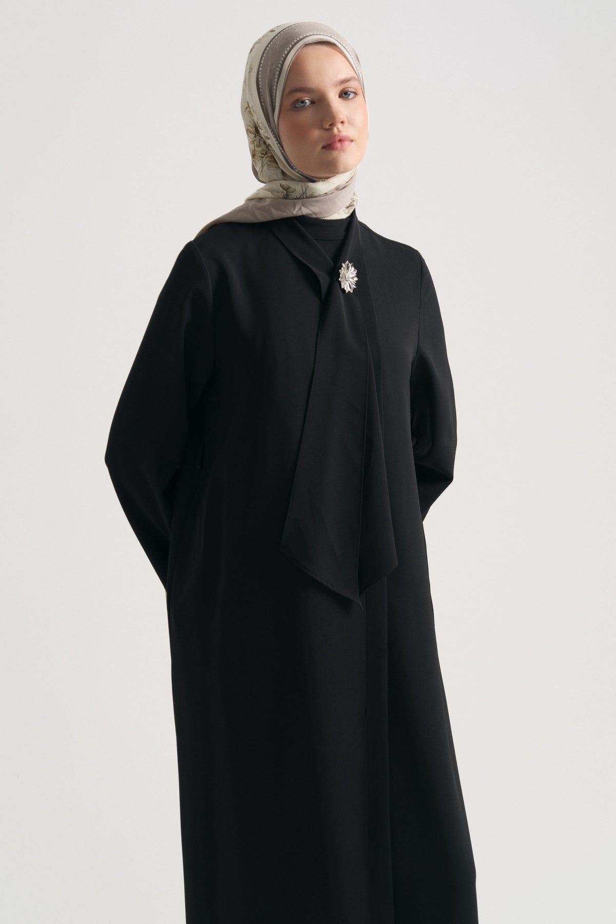 Abaya with Shawl Detail at the Neck - Black