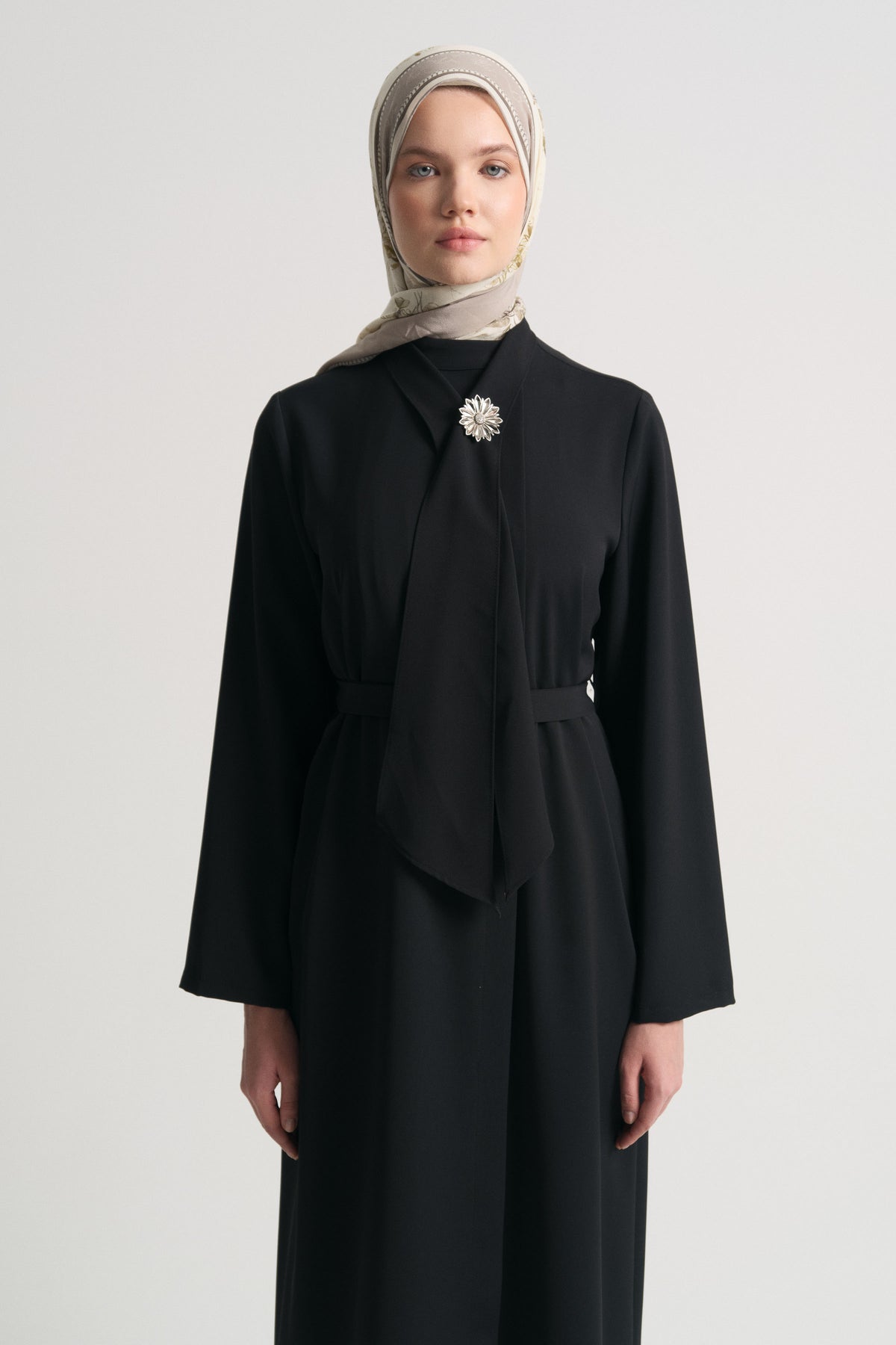 Abaya with Shawl Detail at the Neck - Black