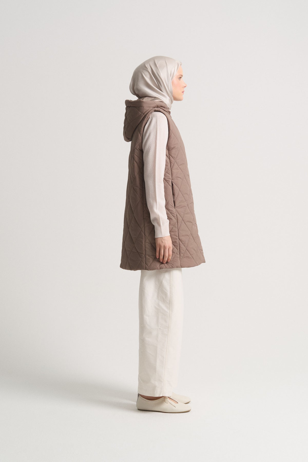 Diamond Pattern Hooded Vest - Mink