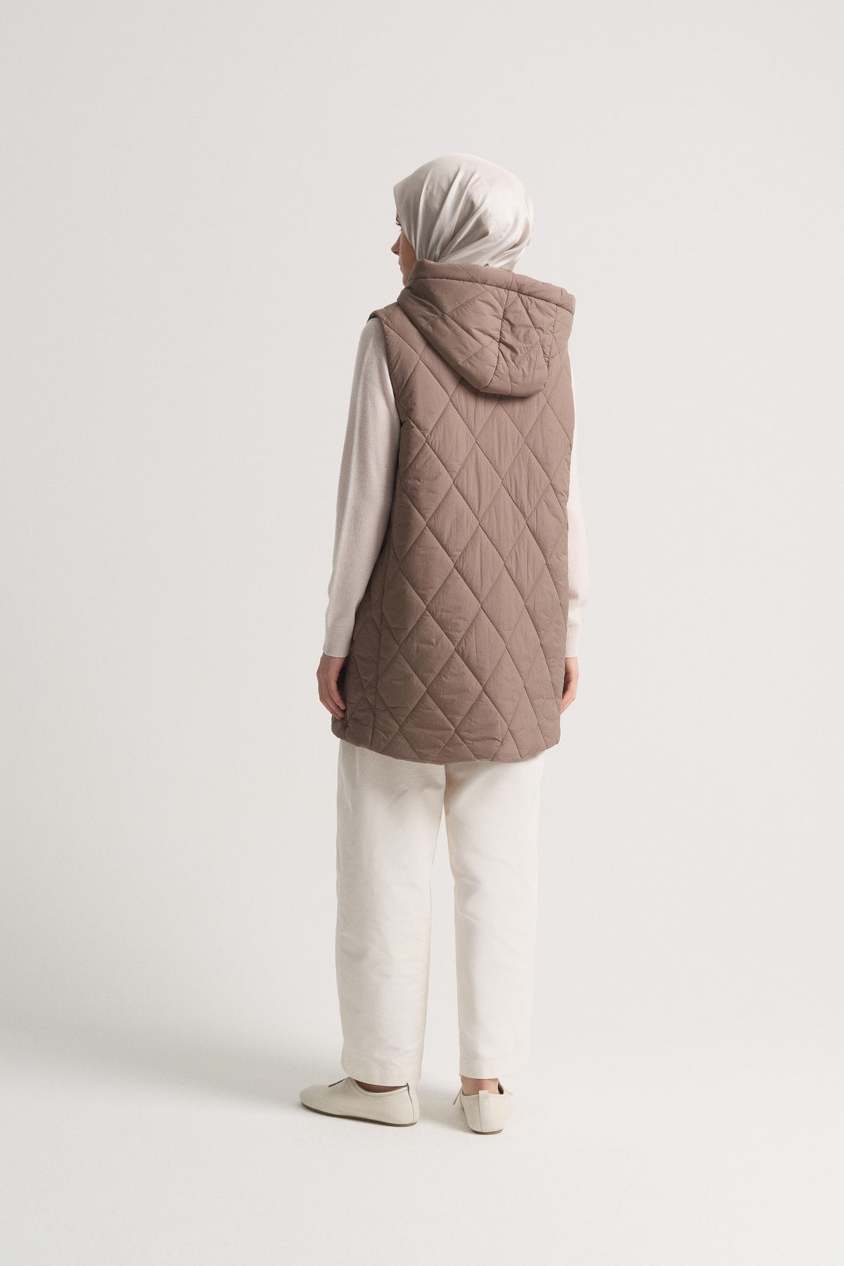 Diamond Pattern Hooded Vest - Mink