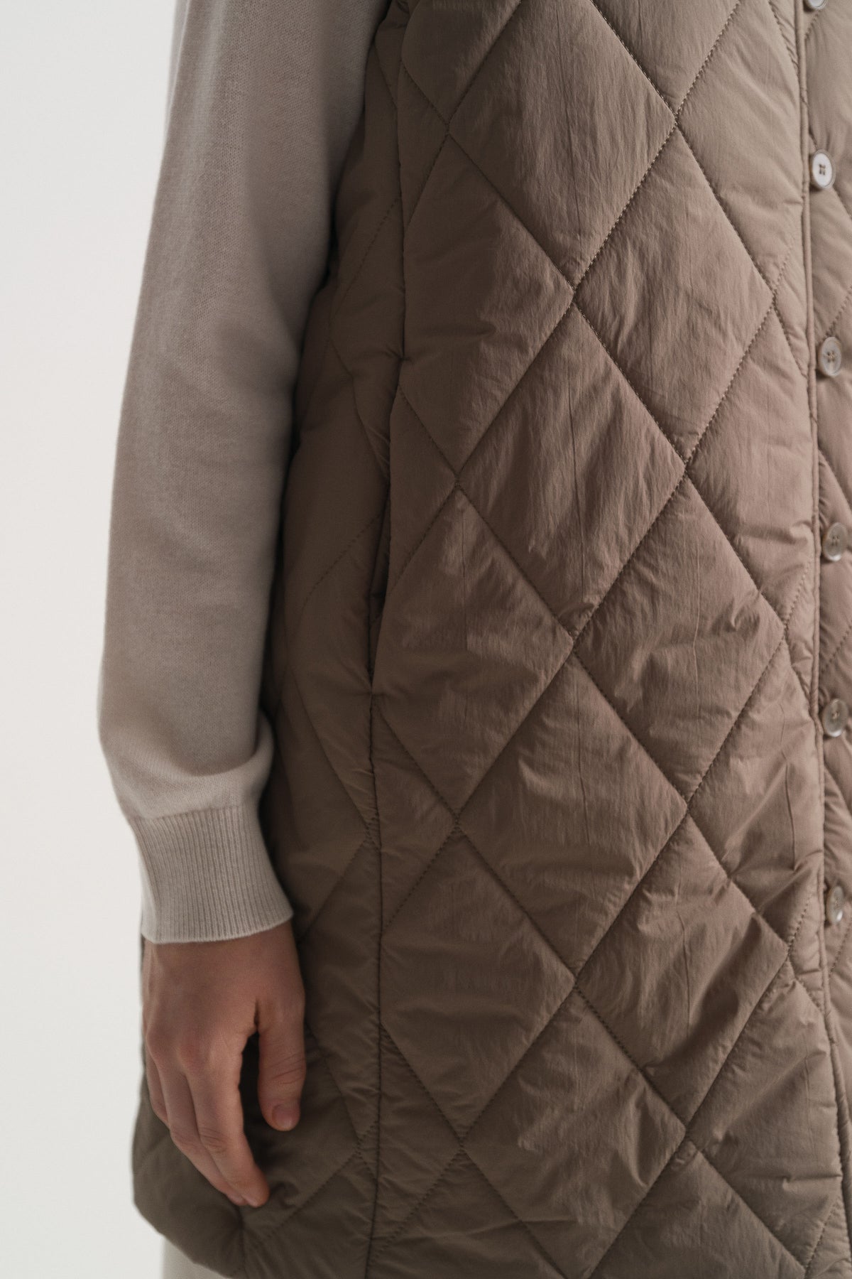 Diamond Pattern Hooded Vest - Mink