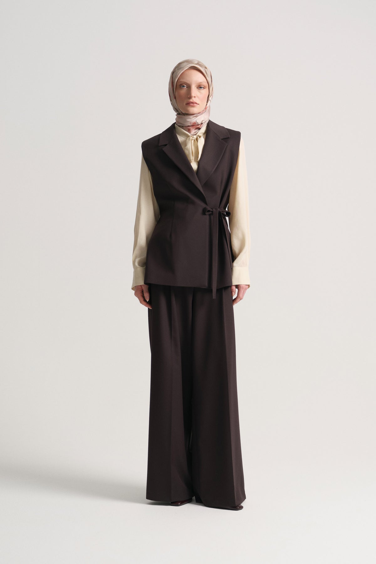 Wide-Leg Trousers with Belt Detail - Brown