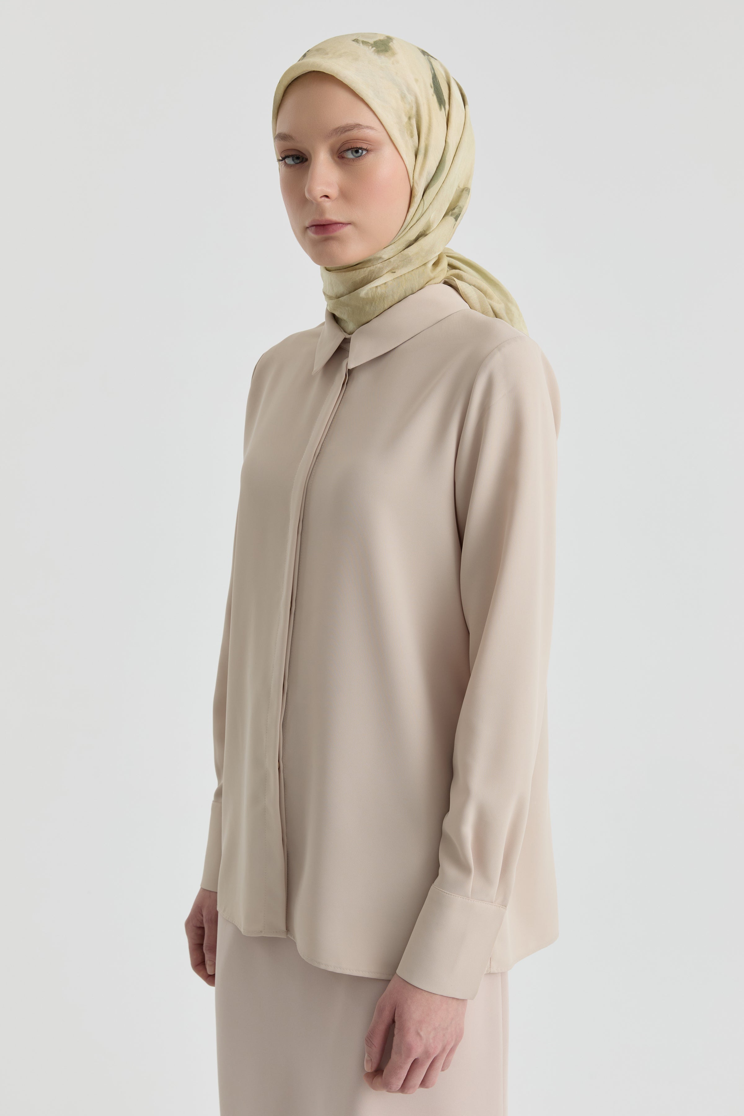 Gizli Patlı Basic Gömlek - Bej TUGBA