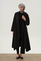 Asimetrik Kesim Düşük Kol Yağmurluk - Siyah TUGBA