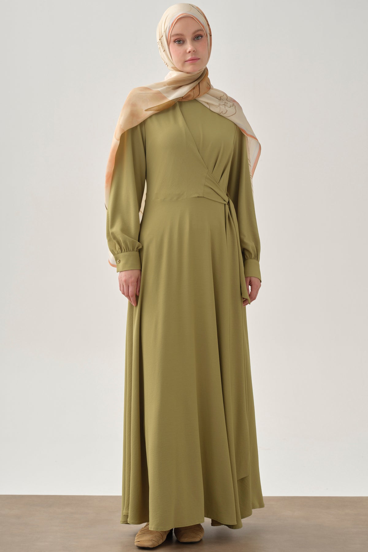 Vestido cruzado con lazo en la cintura - Oliva