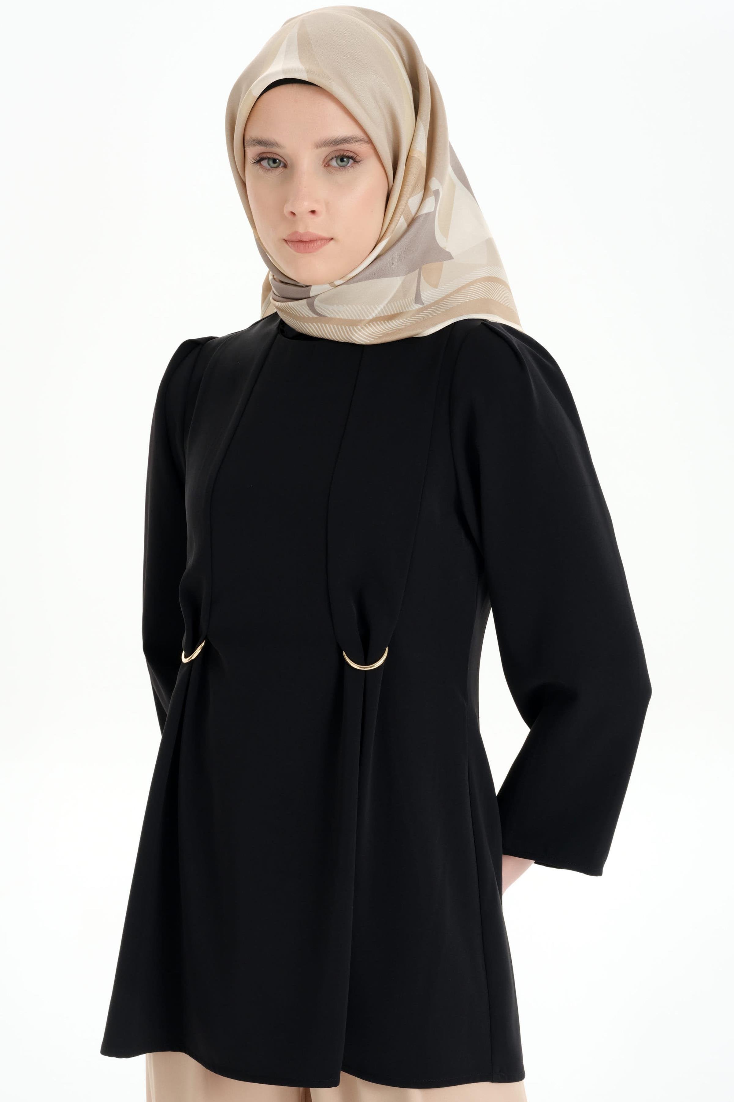 Bel Kısmı Toka Detaylı Bluz - Siyah TUGBA