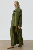 Bel Lastikli Plikaşe Detaylı Pantolon - Haki TUGBA