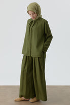 Bel Lastikli Plikaşe Detaylı Pantolon - Haki TUGBA