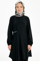 Bel Zincir Aksesuarlı Asimetrik Kesim Tunik - Siyah TUGBA