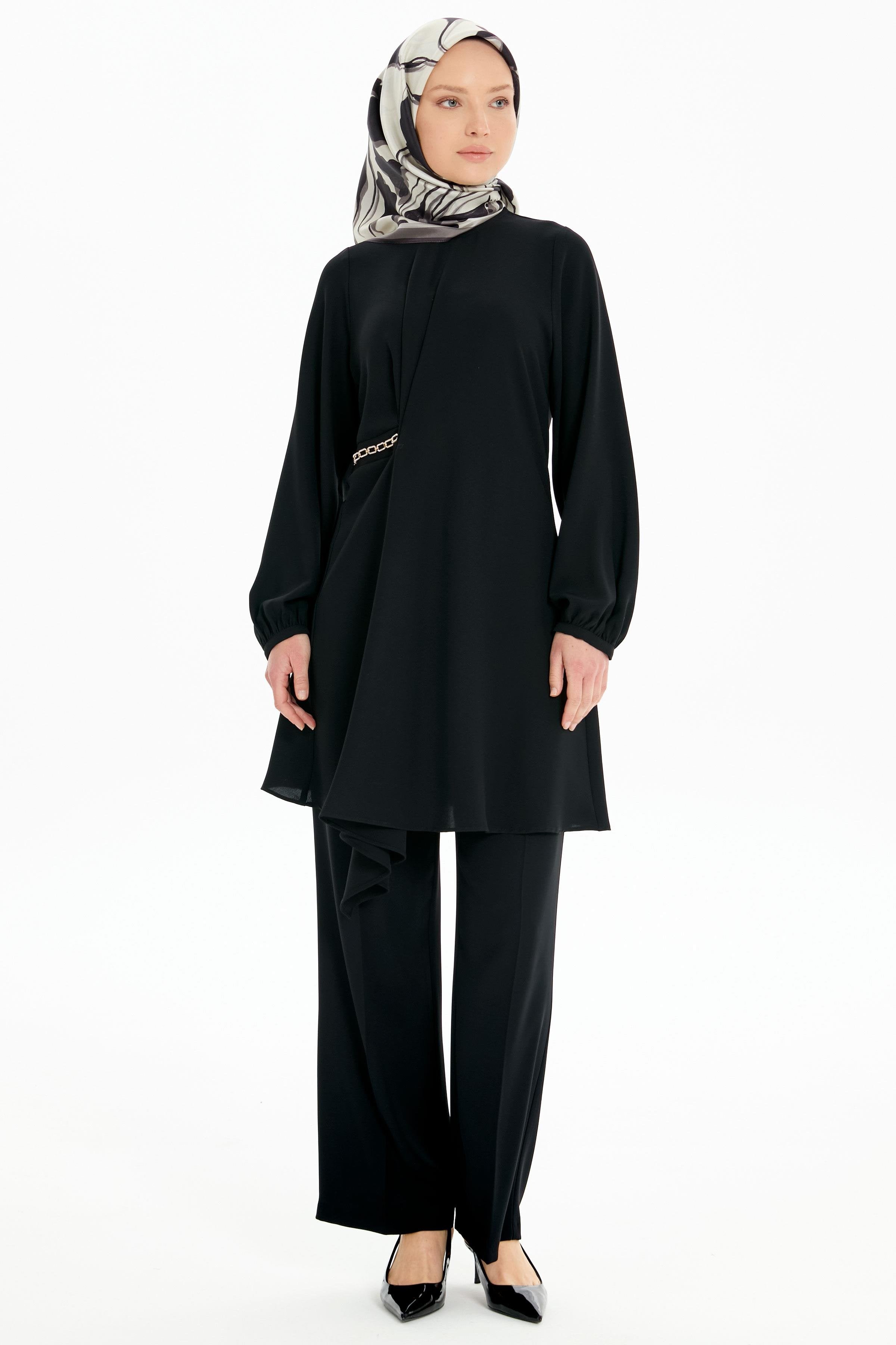 Bel Zincir Aksesuarlı Asimetrik Kesim Tunik - Siyah TUGBA