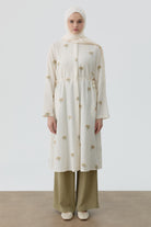 Belden Büzgü Bağlamalı Çiçek Desenli Tunik - Bej TUGBA