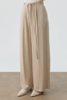 Bol Paça Beli Kemerli Pantolon - Bej TUGBA