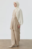 Bol Paça Beli Kemerli Pantolon - Bej TUGBA