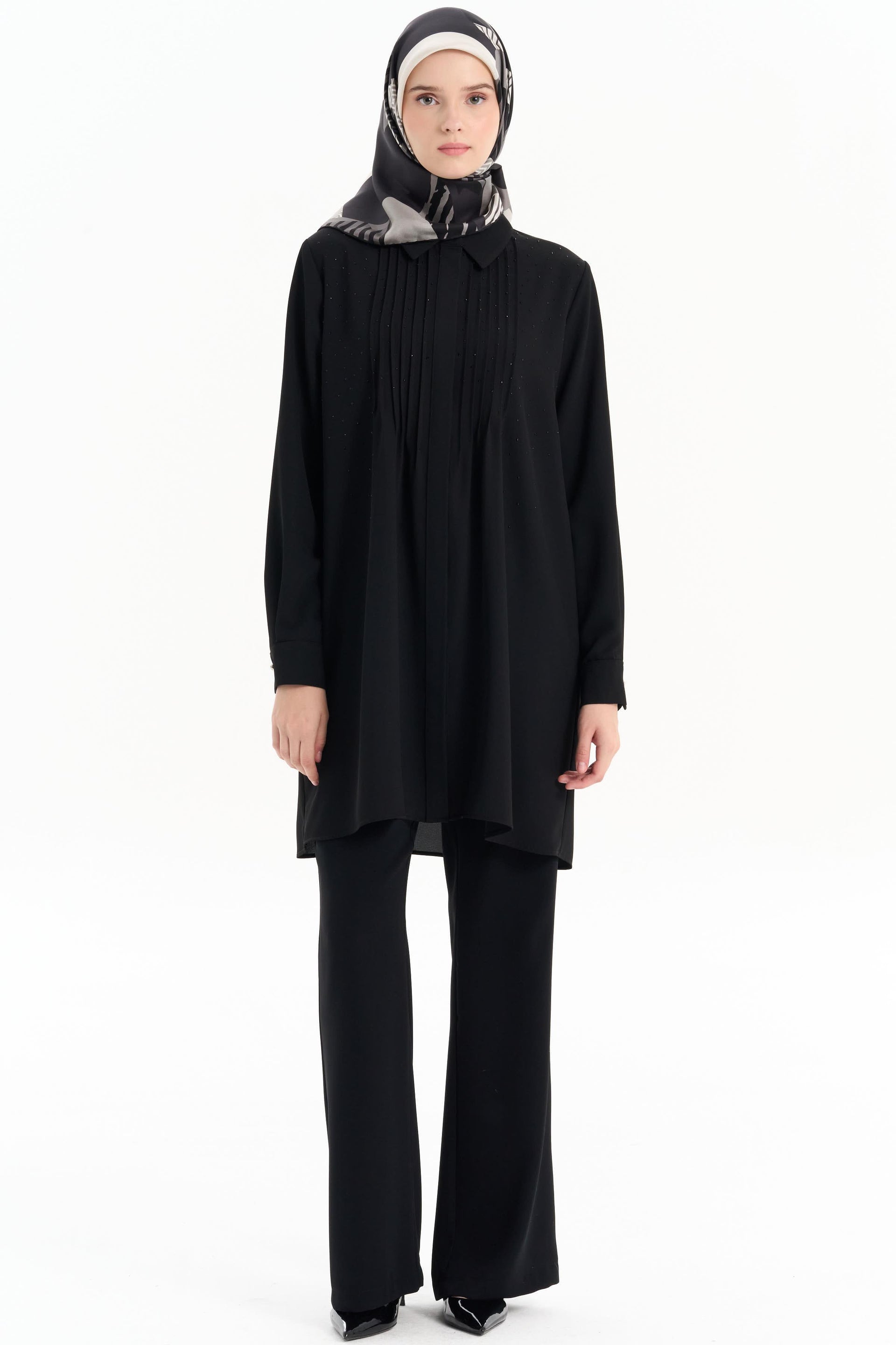 Yosh cutie ichida tugadi Tor paypoqlarida porno fotosuratlar