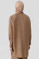 Brit Düğmeli Yırtmaçlı Tunik - Vizon TUGBA