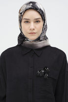 Buket Desenli Sura İpek Eşarp - Antrasit TUGBA