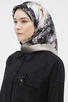 Buket Desenli Sura İpek Eşarp - Antrasit TUGBA